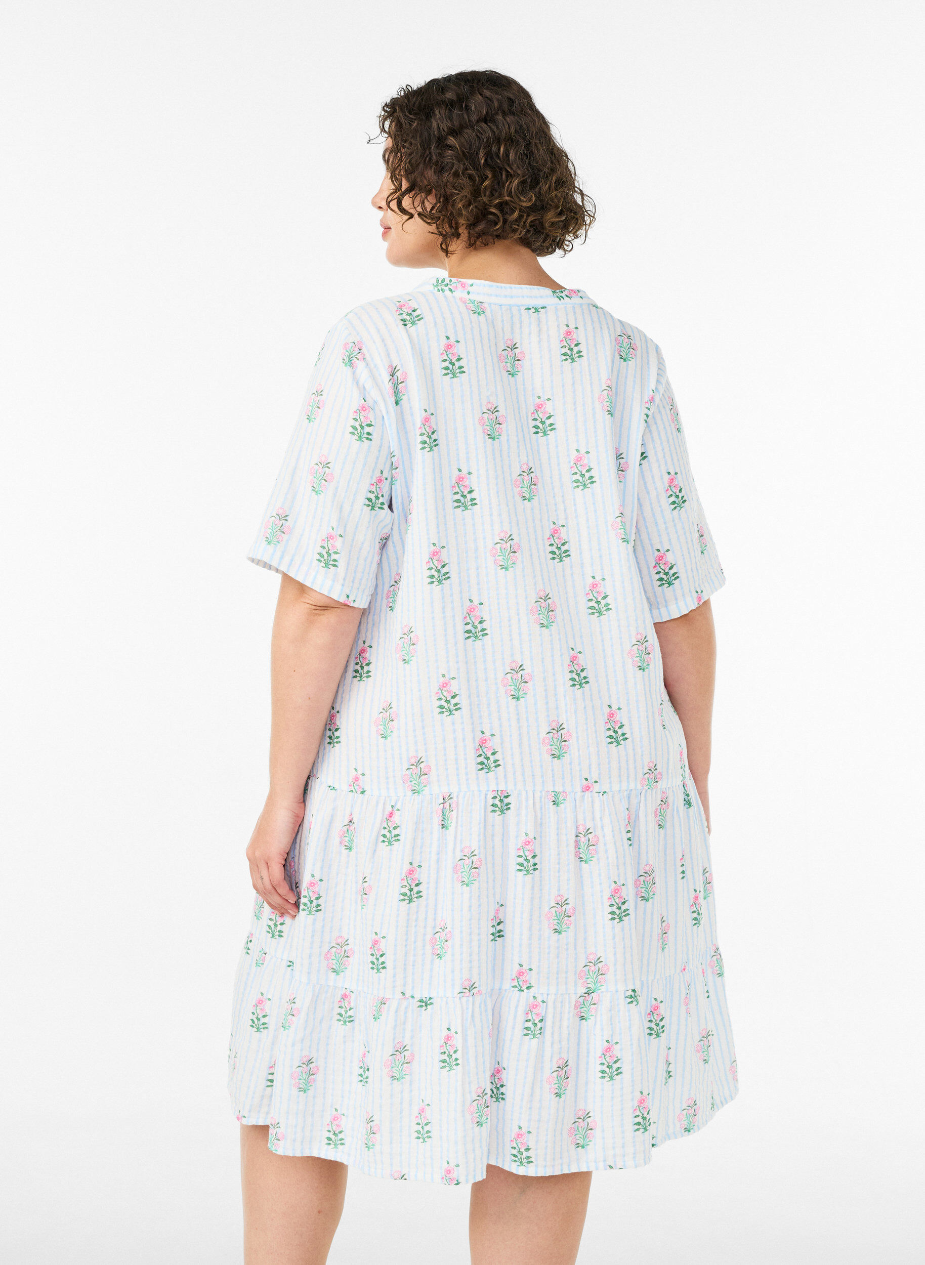 ZizziKort a-linjeformad kl&auml;nning i bomullsmuslin, Vanilla, Model image number 2