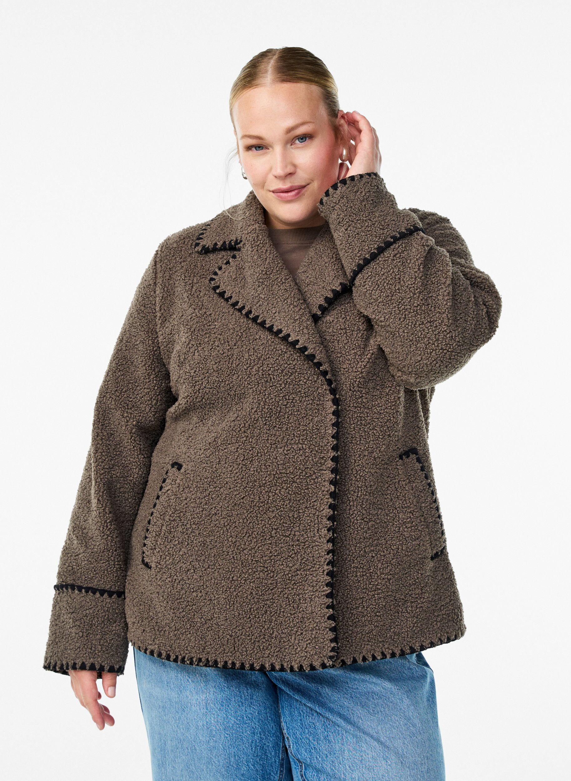 ZizziTeddyjacka med kontrastdetaljer, Brun, Model image number 0