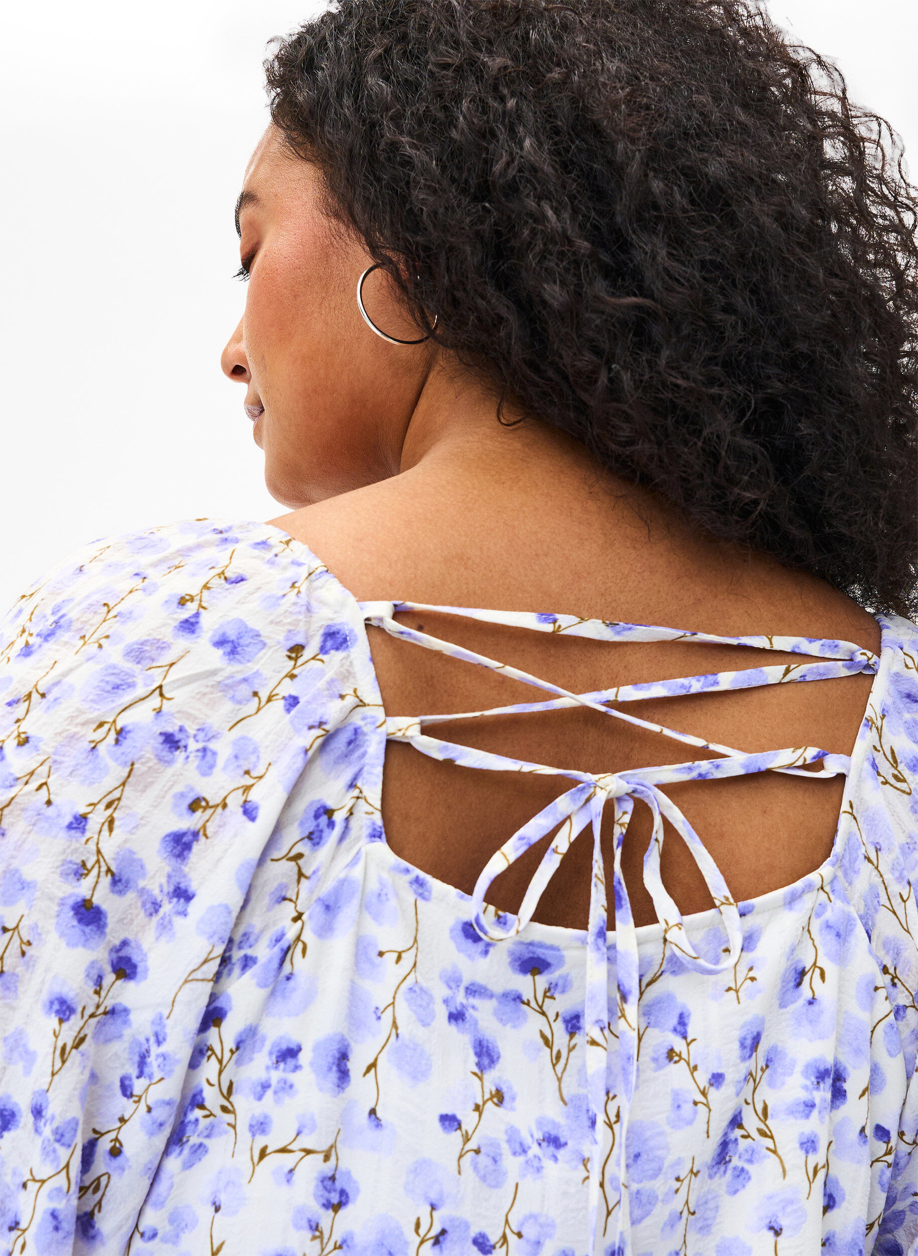 Zizzi Sommarkl&auml;nning med blommigt tryck och spetsdetaljer, Sand Verbena AOP, Model image number 3