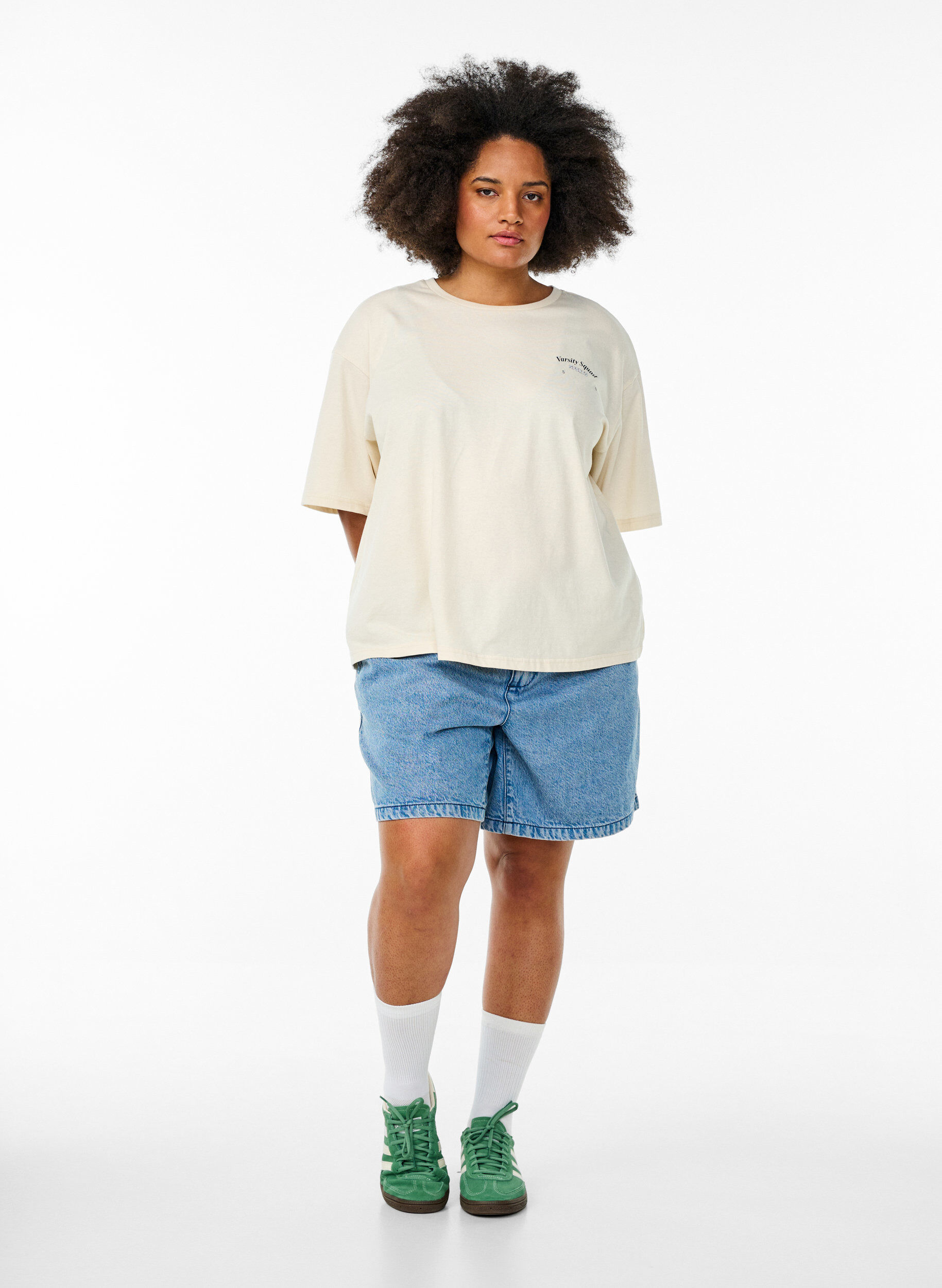 Zizzi Oversized T-shirt med tryck p&aring; ryggen, Beige, Model image number 1