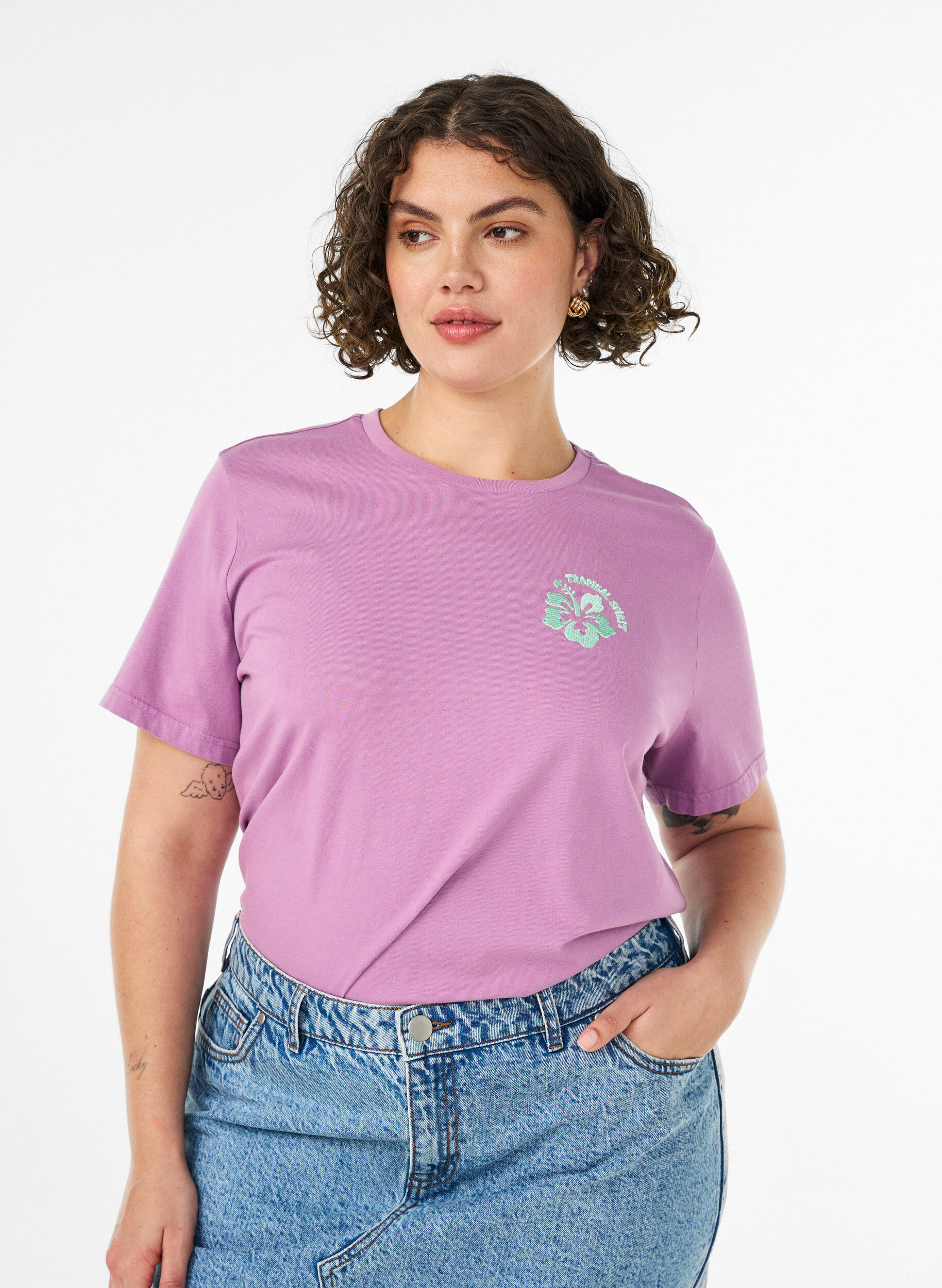 T-shirt i ekologisk bomull med tryck p&aring; ryggen, Rosa, Model