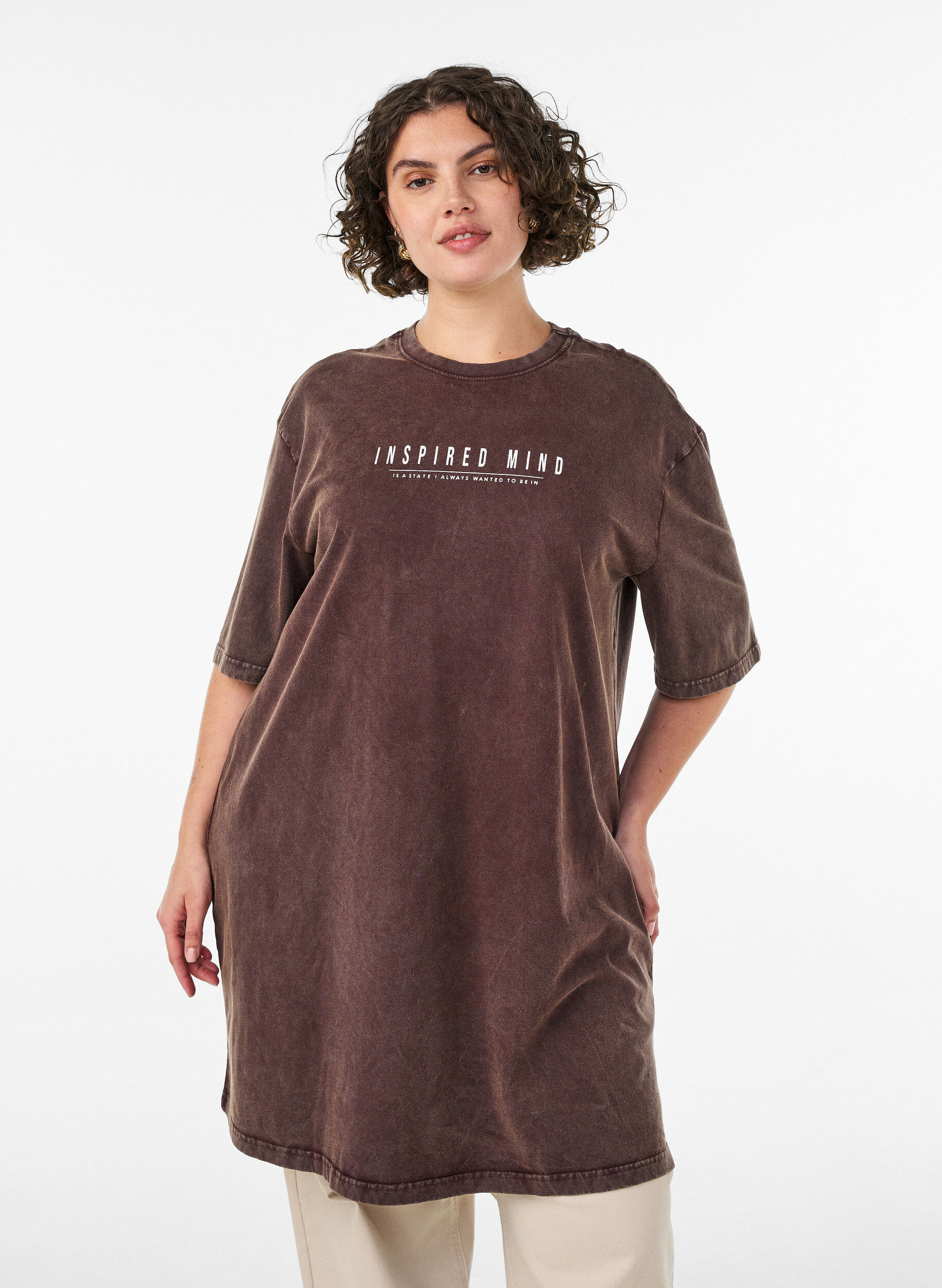 L&ouml;s t-shirtkl&auml;nning med tv&auml;ttad look, Brun, Model