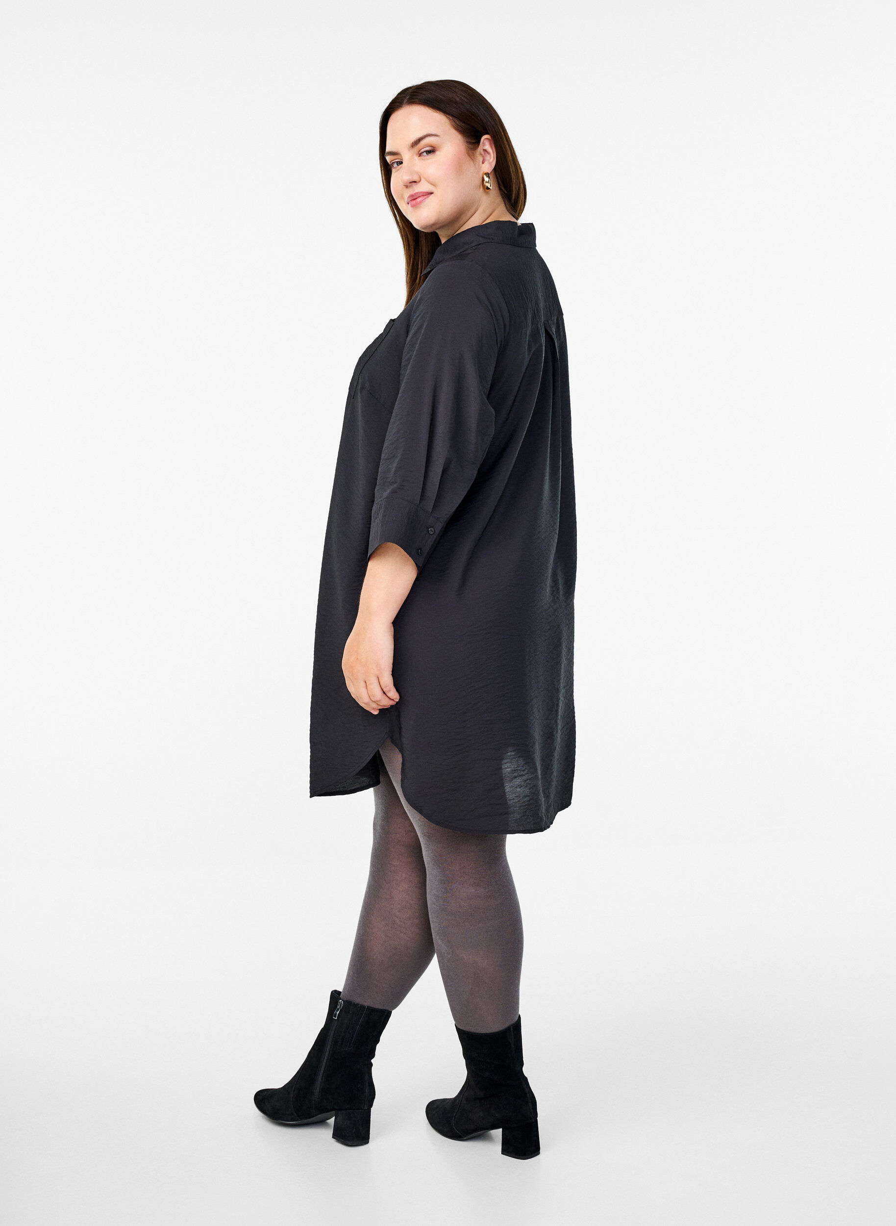 ZizziKort kl&auml;nning med krage och br&ouml;stficka, Svart, Model image number 2