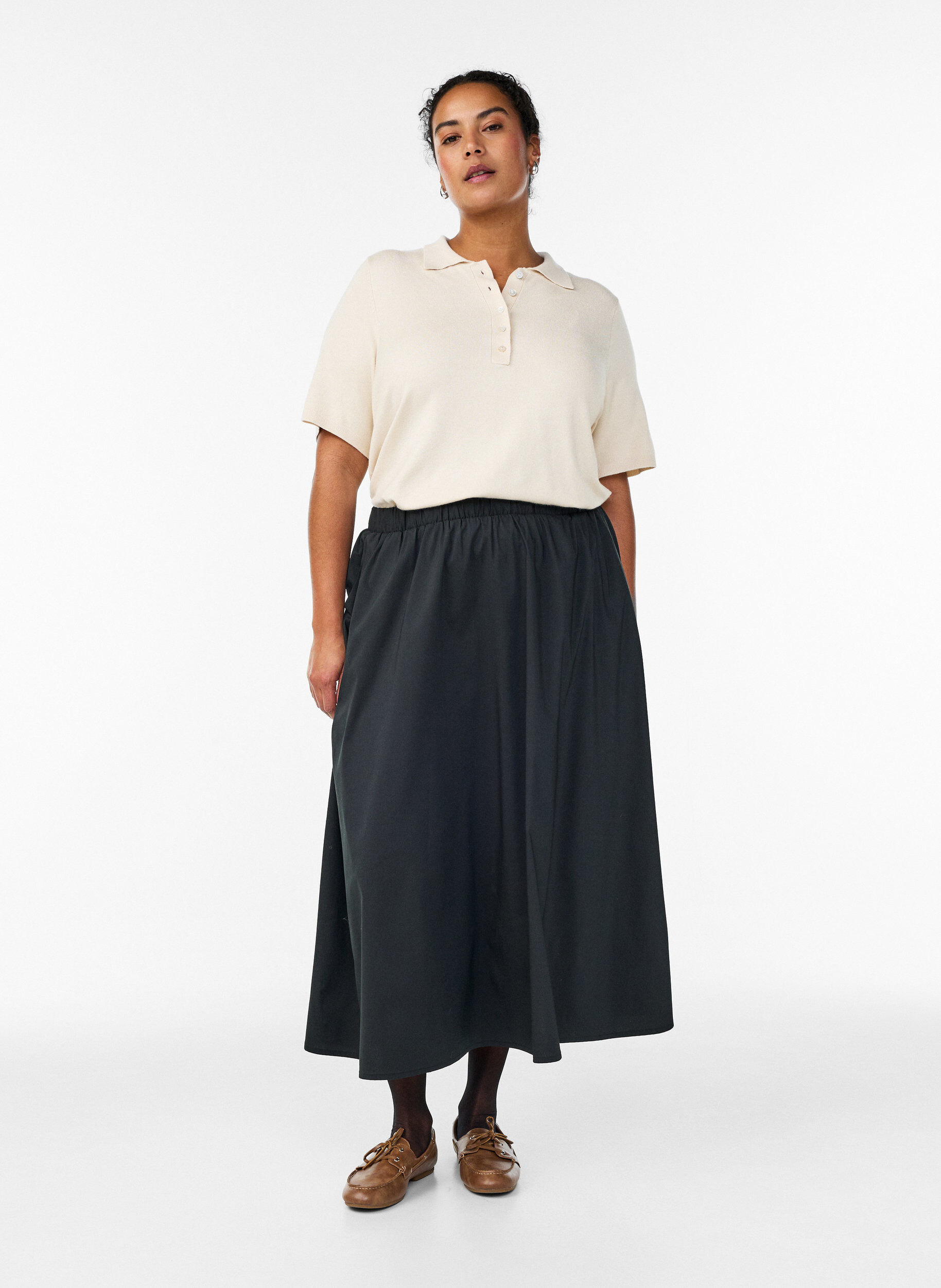 Zizzi Finstickad polotr&ouml;ja med korta &auml;rmar, Beige, Model image number 0