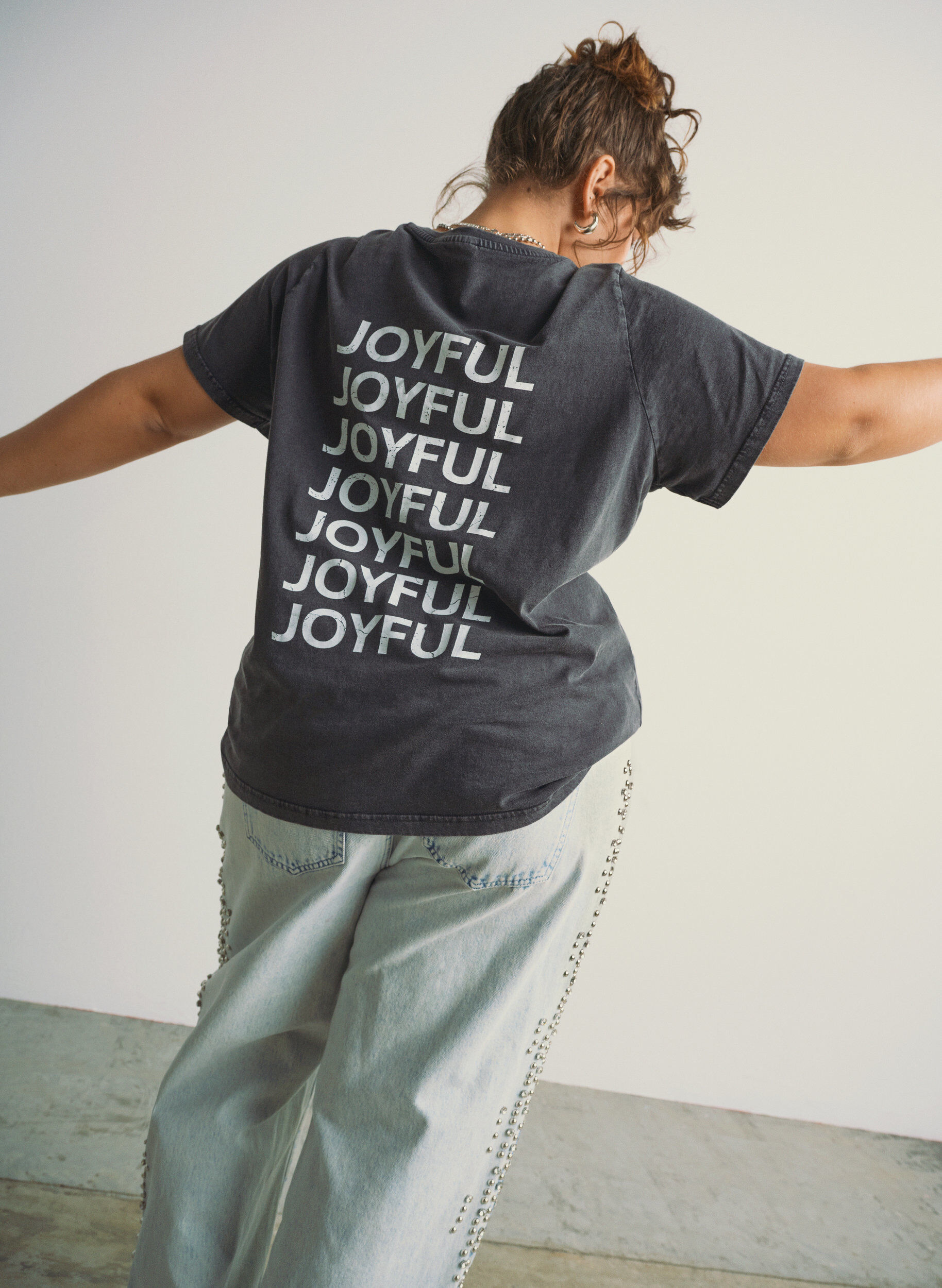 Zizzi T-shirt i ekologisk bomull med tryck p&aring; ryggen, Gr&aring;, Image image number 0