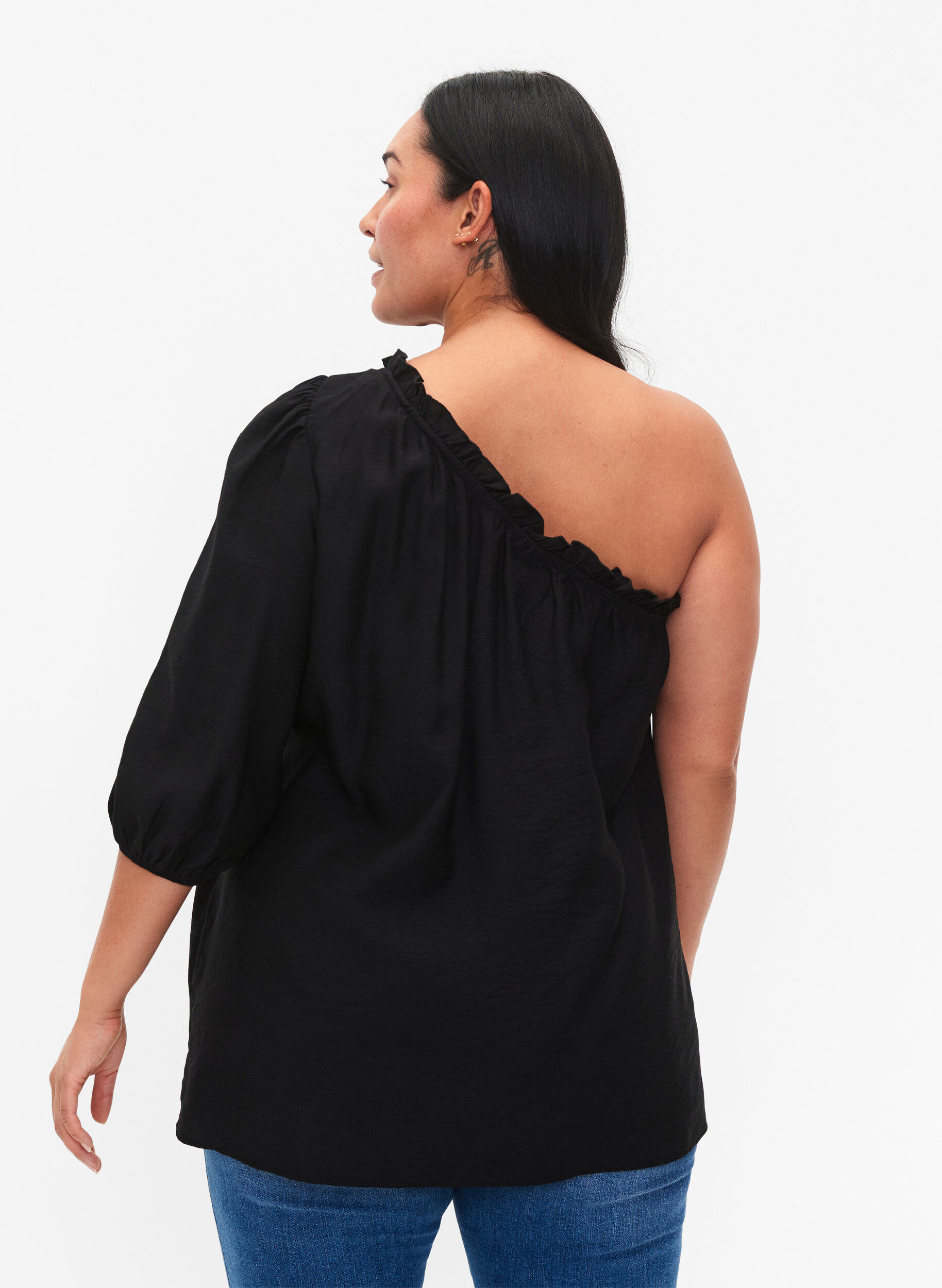 Zizzi One-shoulder blus i viskos, Svart, Model image number 2