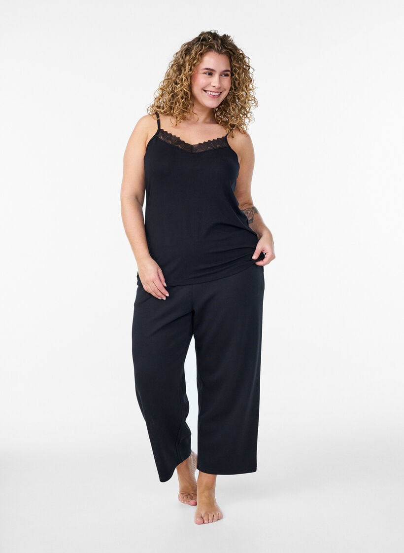 Topp med spetsdetalj och spaghettiband, 0199, Model image number 1