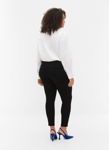 Croppade Amy jeans med blixtlås, Black denim, Model image number 1