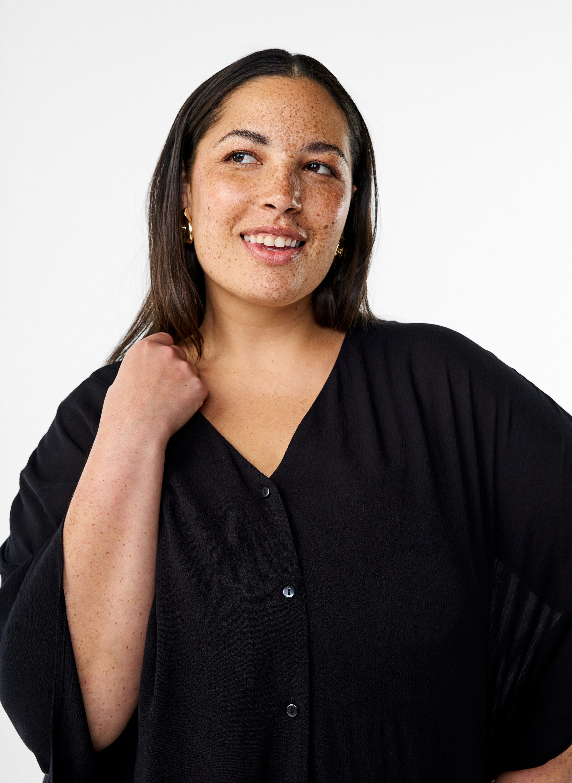 Zizzi Kaftan strandkl&auml;nning med knappar, Svart, Model image number 2