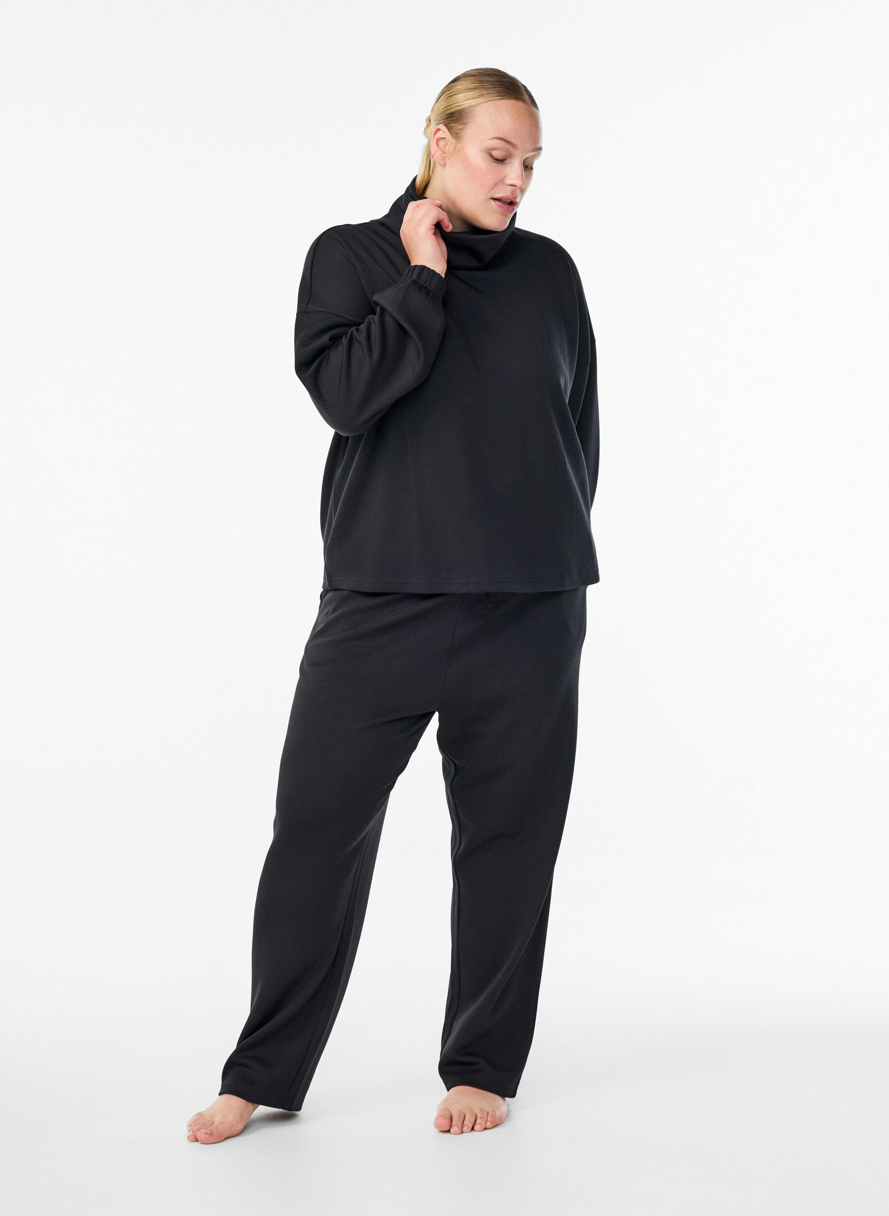 Zizzi Blus med polokrage i modalmix, Svart, Model image number 1