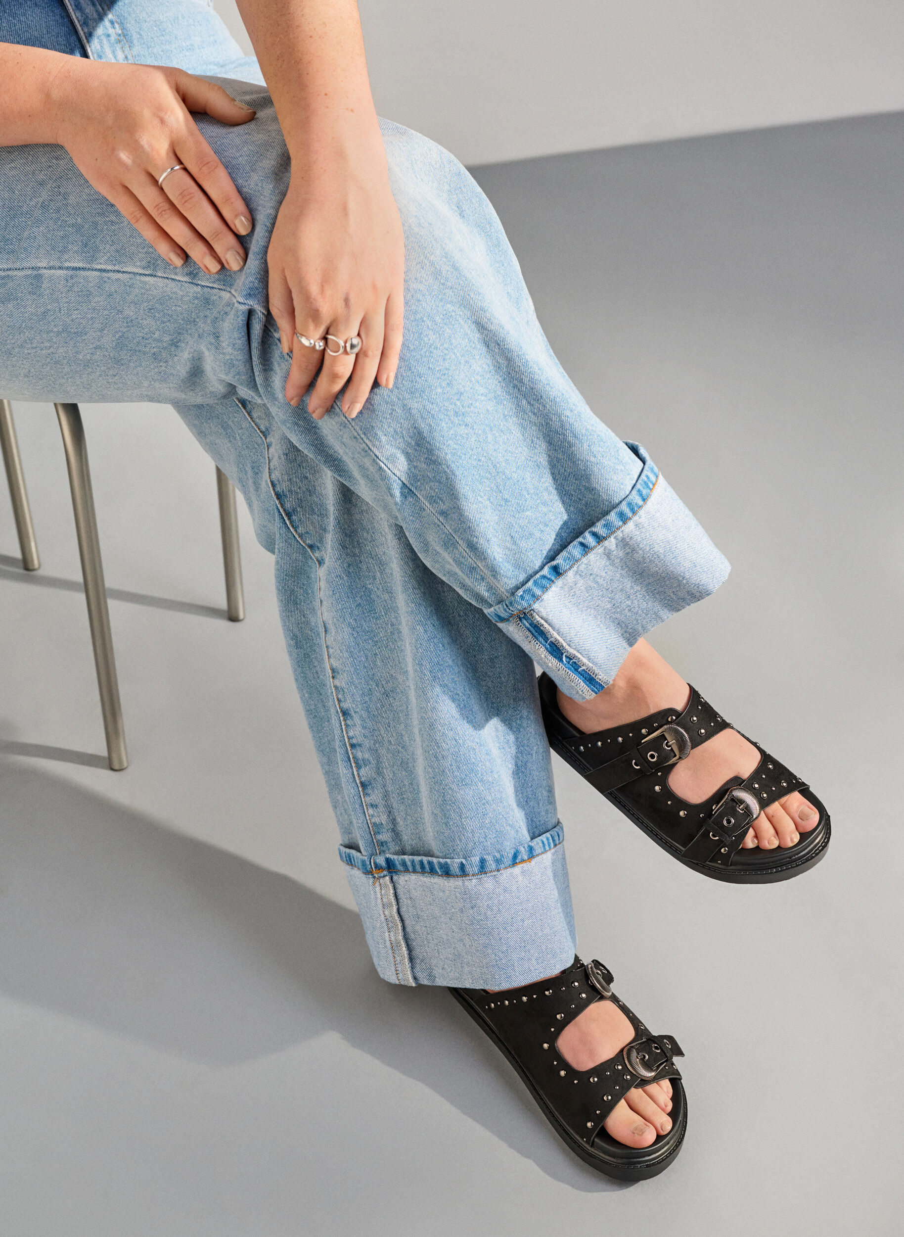 Zizzi Wide fit - Sandal med nitar, Svart, Image image number 0