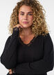 Blus i viskos med spetskant och v-ringning, Svart, Model image number 3