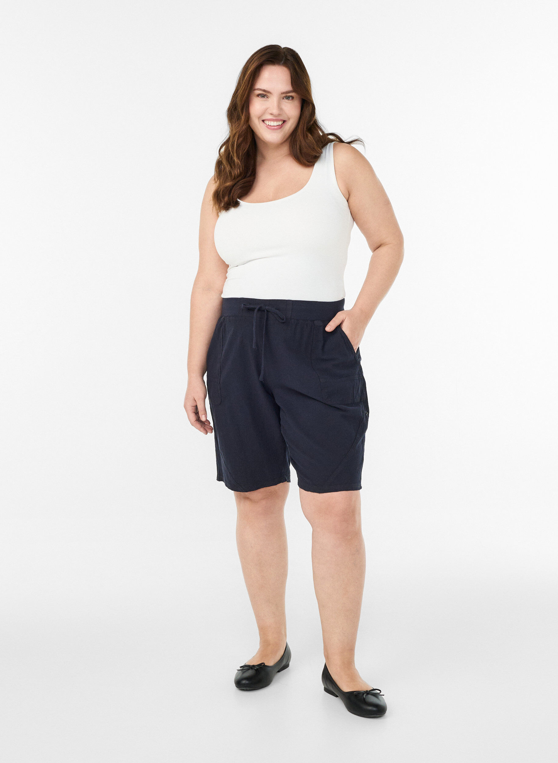 ZizziL&ouml;sa shorts i bomull med fickor, Bl&aring;, Model image number 1