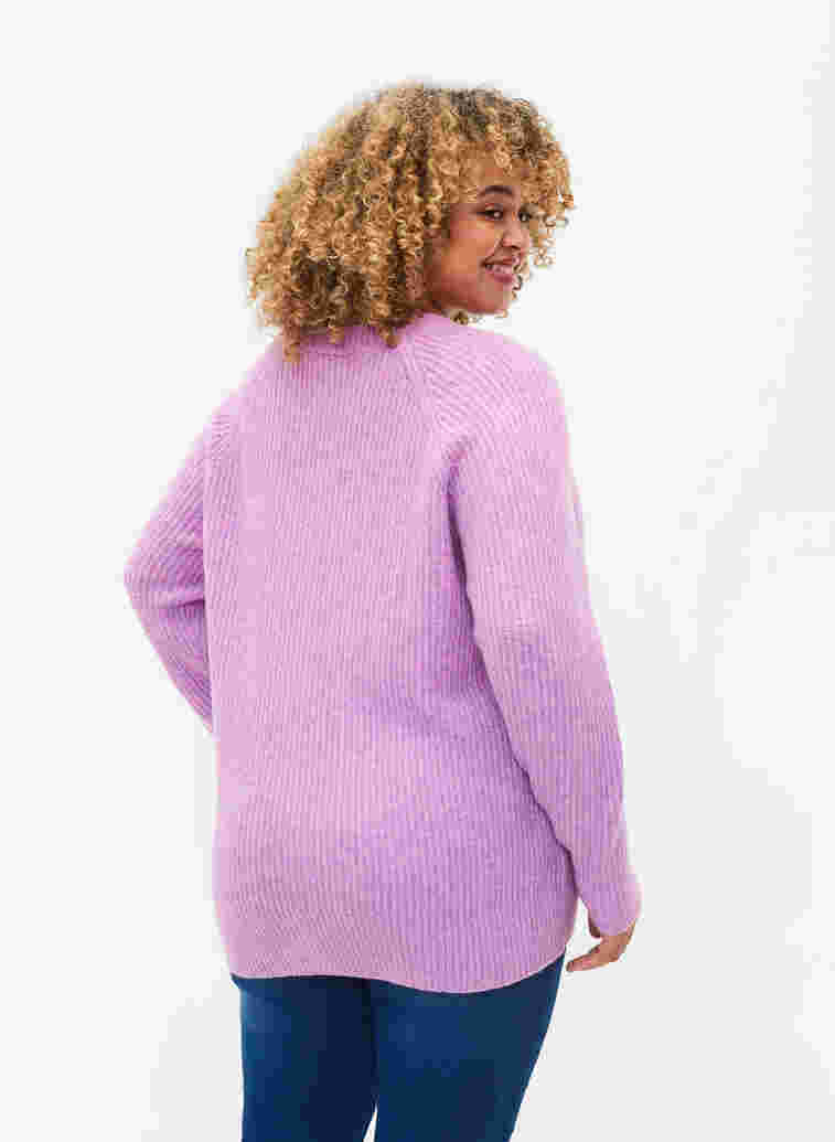 Melerad stickad tröja med pärlknappar, Purple Mel., Model