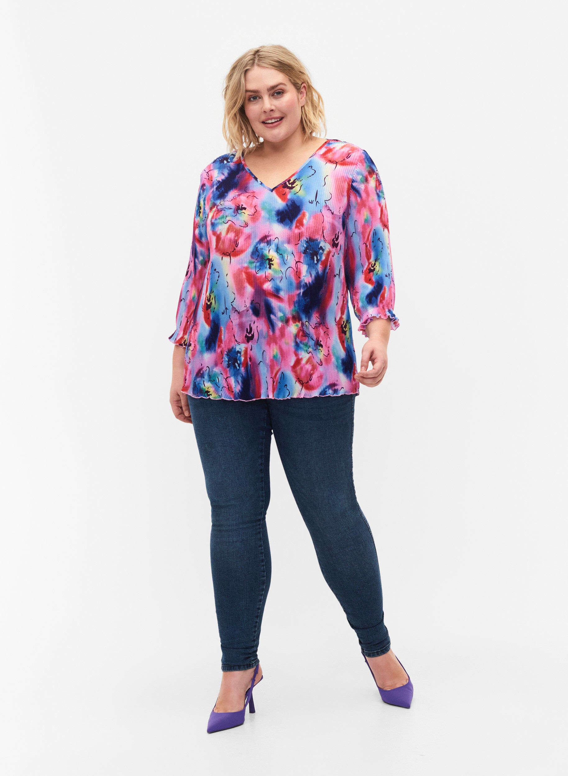 Zizzi Plisserad blus med 3/4-&auml;rmar, Lavender Space AOP, Model image number 2