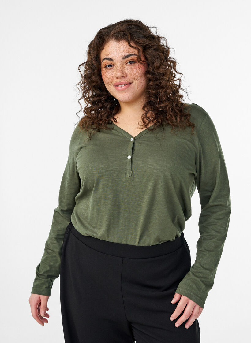 L&aring;ng&auml;rmad t-shirt med v-ringning och knappar, Gr&ouml;n, Model image number 0