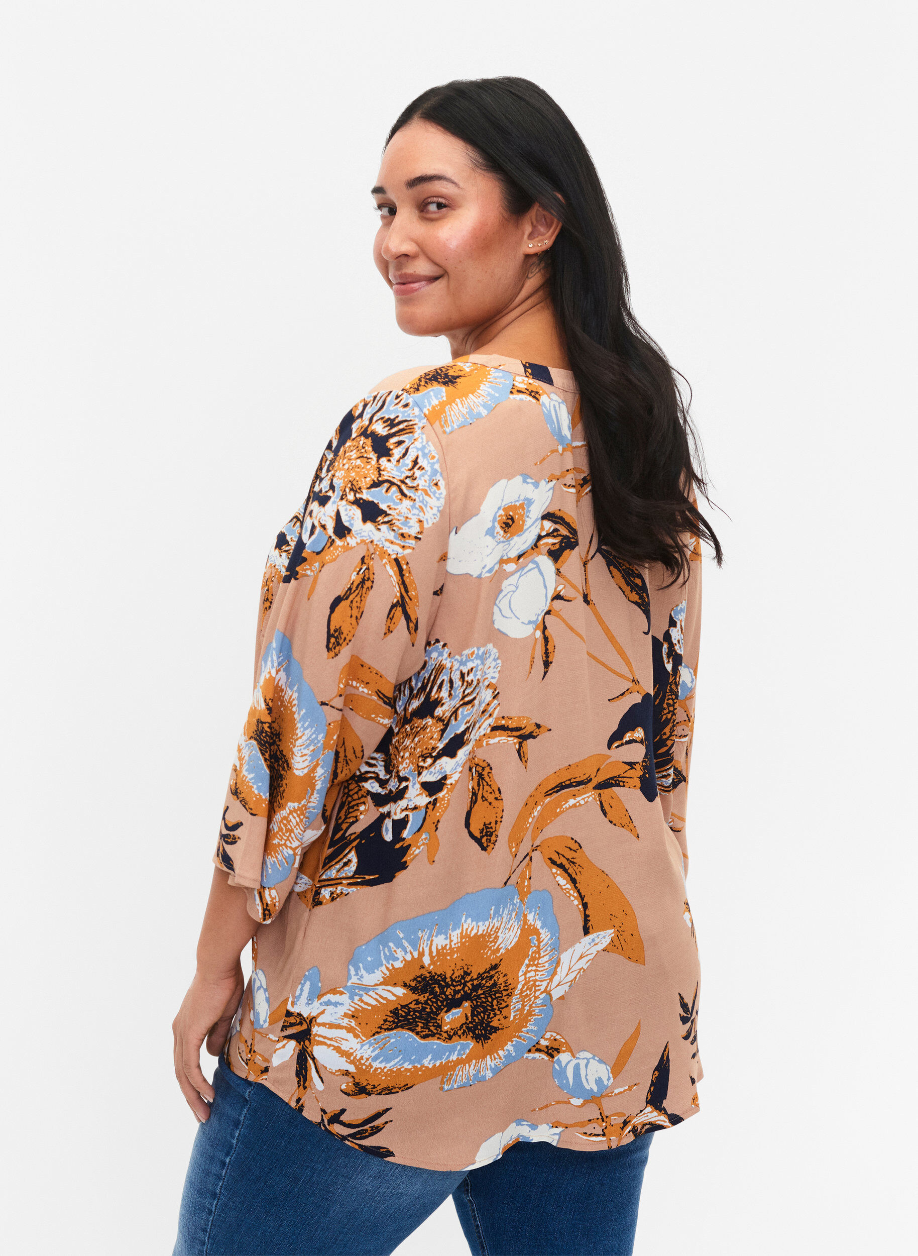 Zizzi Blus i viskos med 3/4 &auml;rmar, Blue Flower AOP, Model image number 1