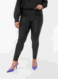 Croppade, glansiga leggings med bakfickor, Black, Model