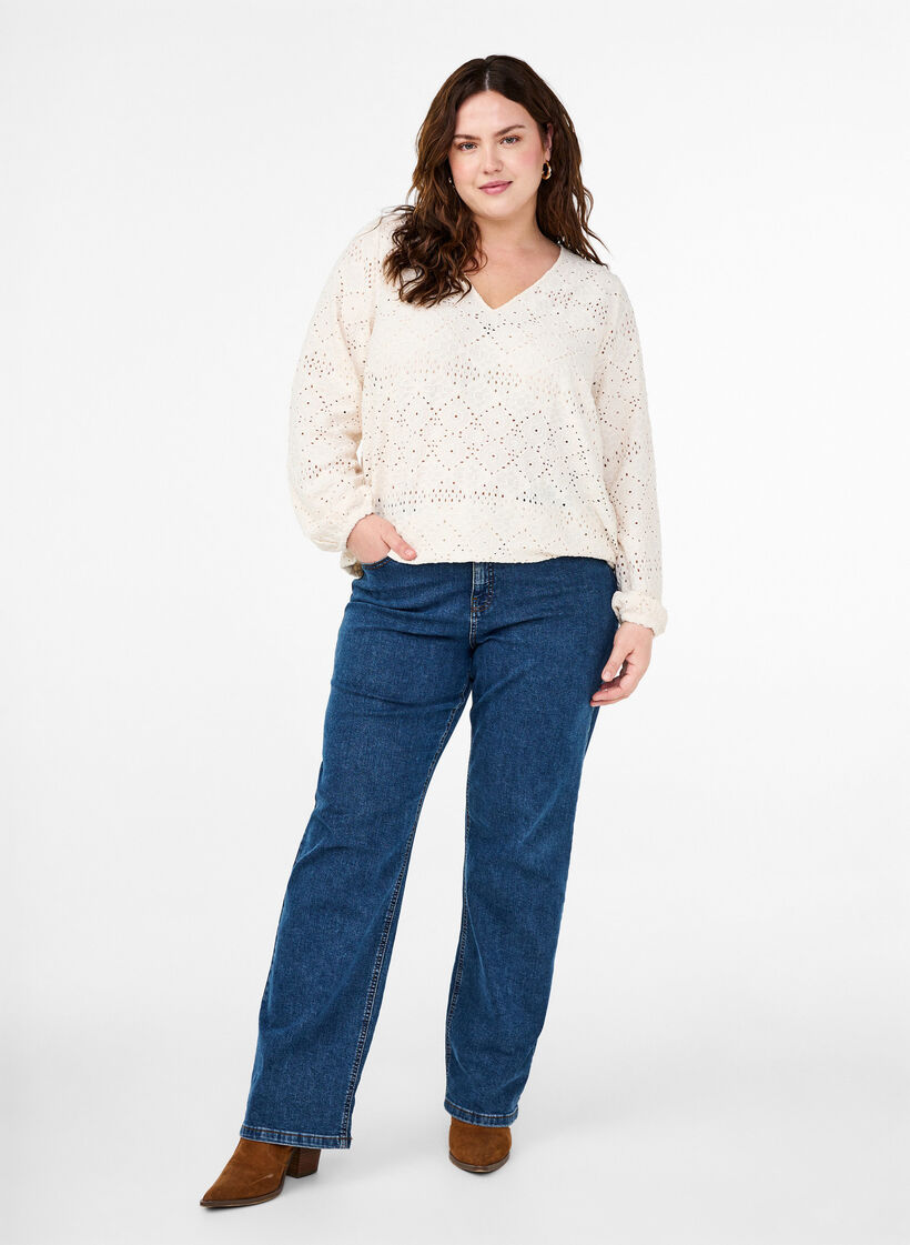 Långärmad blus med V-ringning och hålmönster, Antique White, Model image number 2