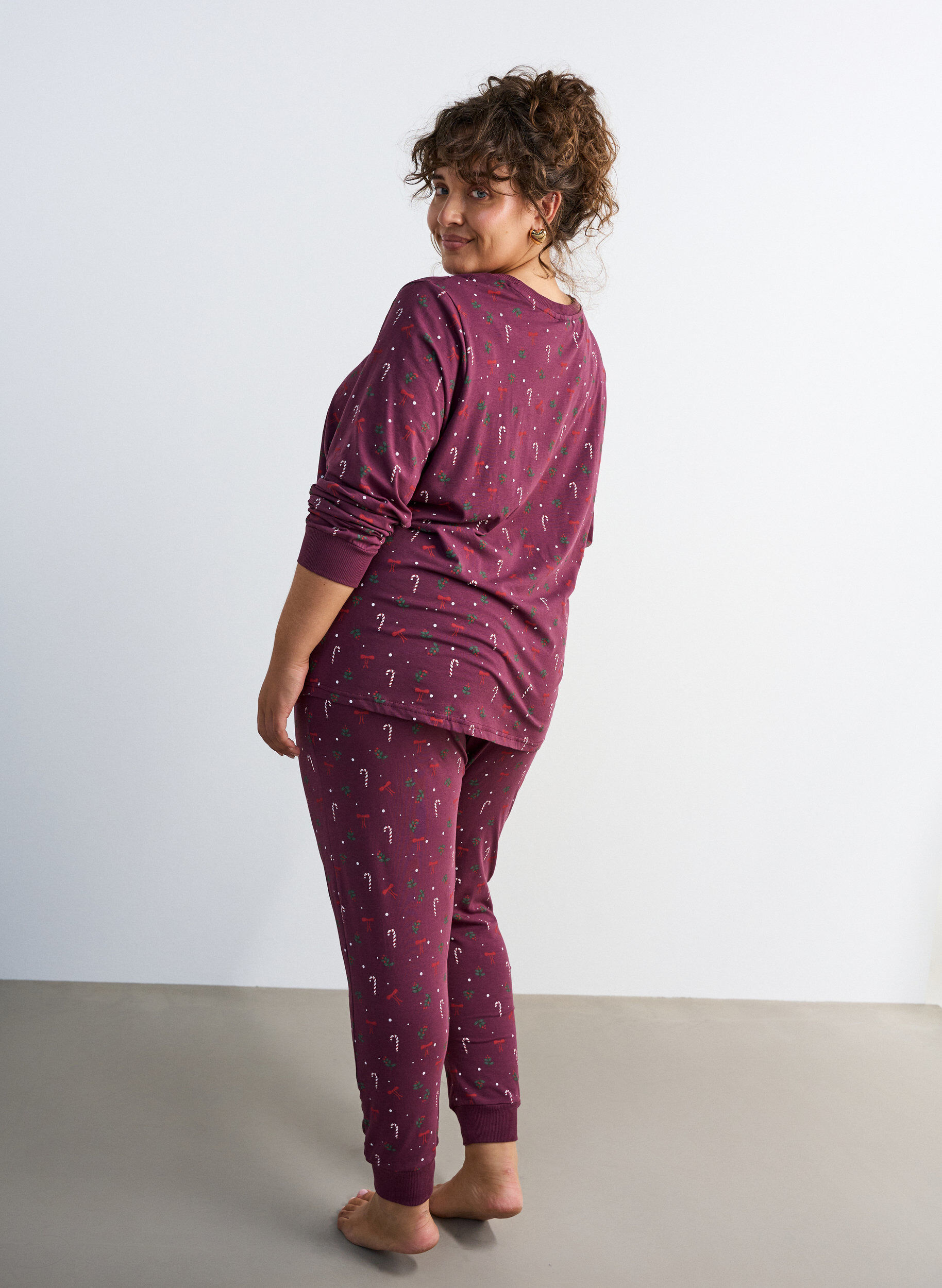 ZizziM&ouml;nstrade pyjamasbyxor, M&ouml;rk Bordeaux, Model image number 1
