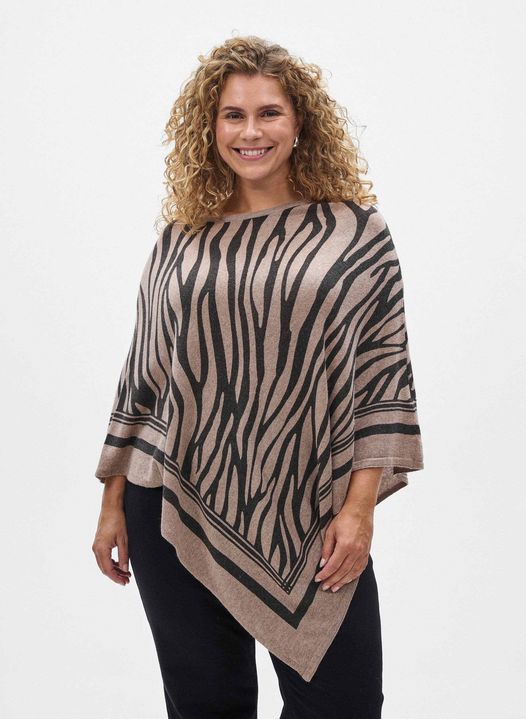 ZizziFin stickad poncho, Svart, Model image number 0
