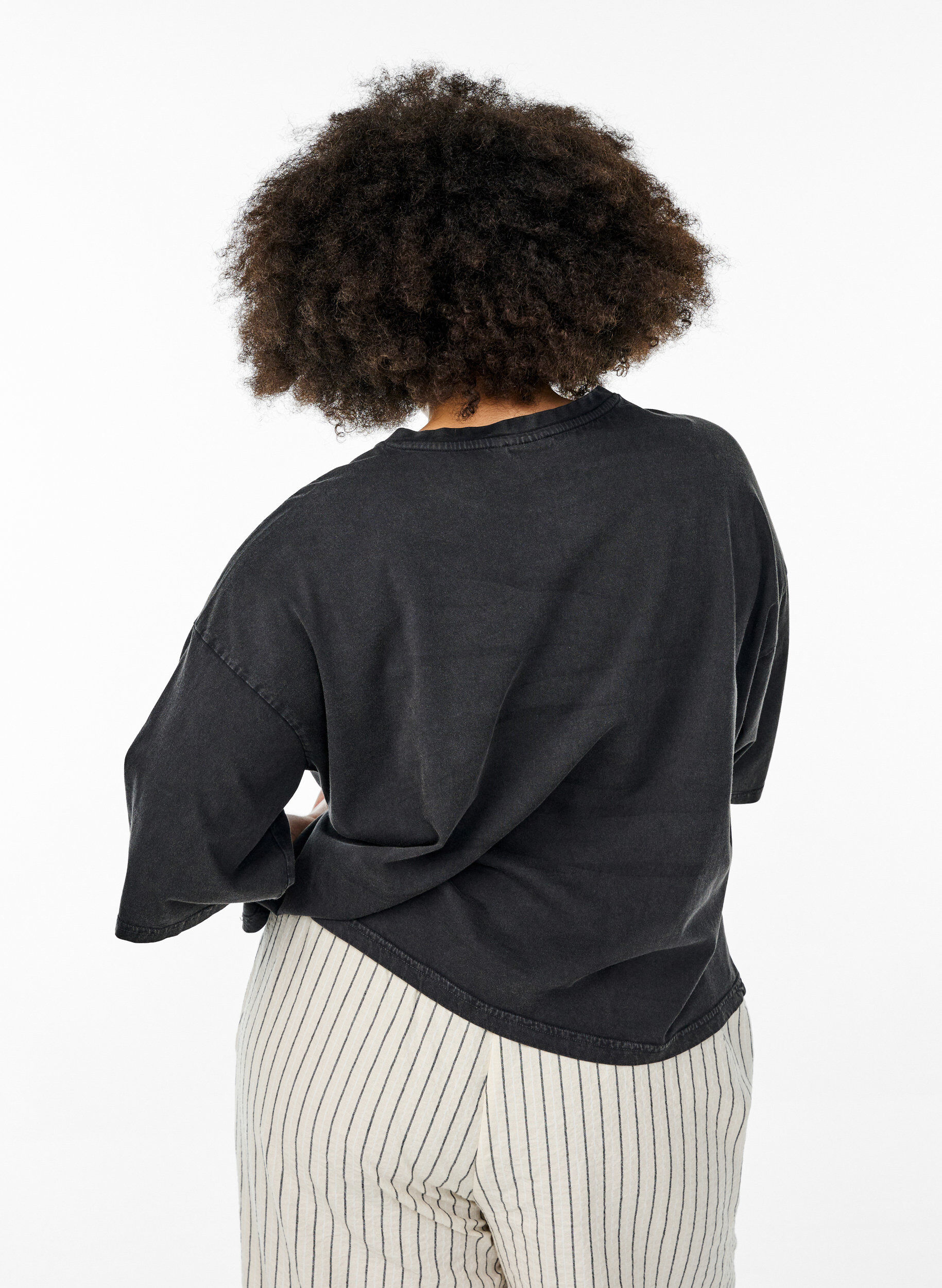 Zizzi Kort t-shirt med l&ouml;s passform, Gr&aring;, Model image number 2