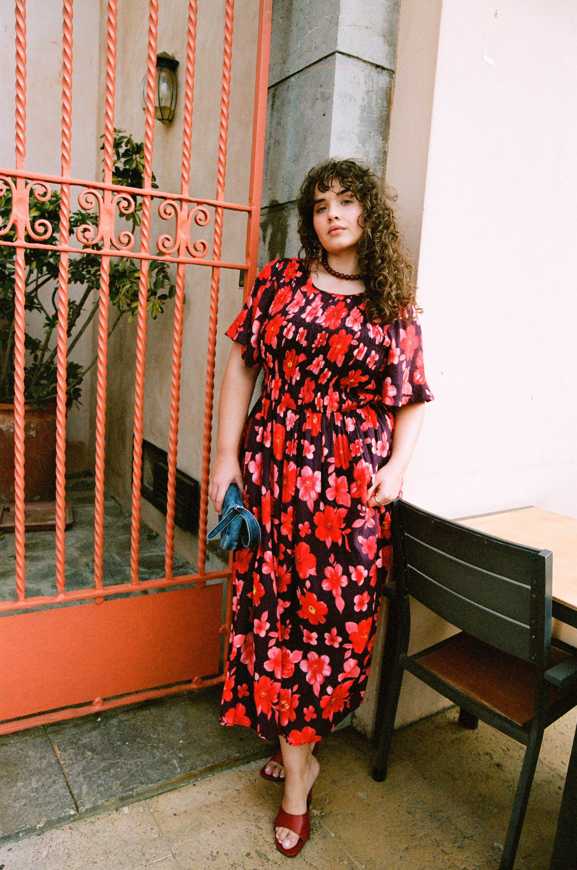 ZizziBlommig elegans i r&ouml;tt, , Model