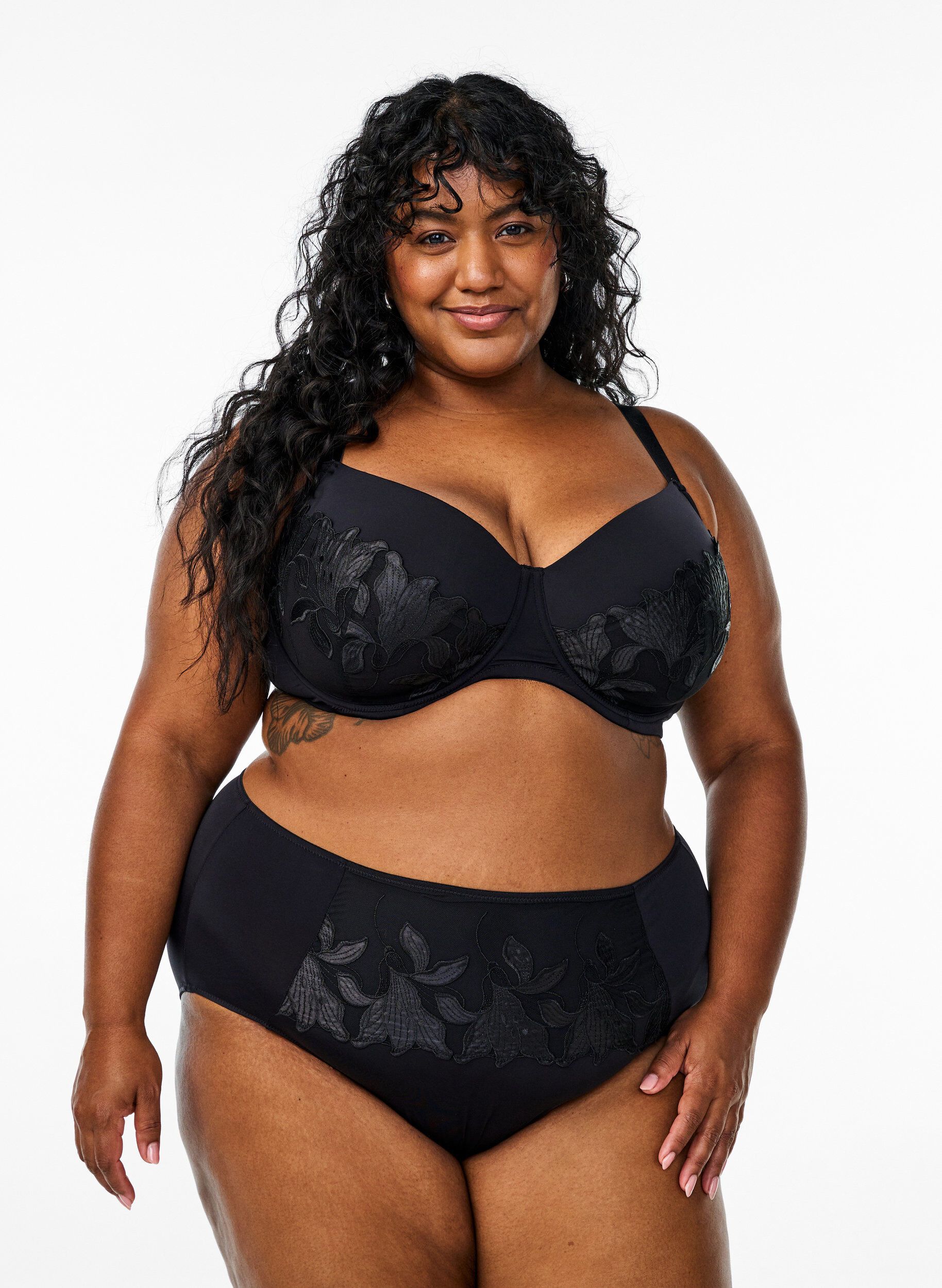 Zizzi Trosor i mikrofiber med blombroderi, Svart, Model image number 0