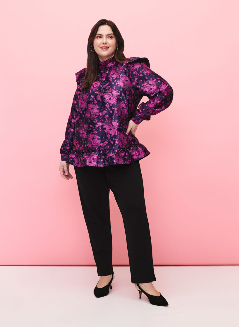 Blus i blommig jacquard med volangdetaljer, Dark Blue Pink, Model image number 2