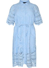 Skjortkl&auml;nning i broderie anglaise med knytb&auml;lte, Bl&aring;