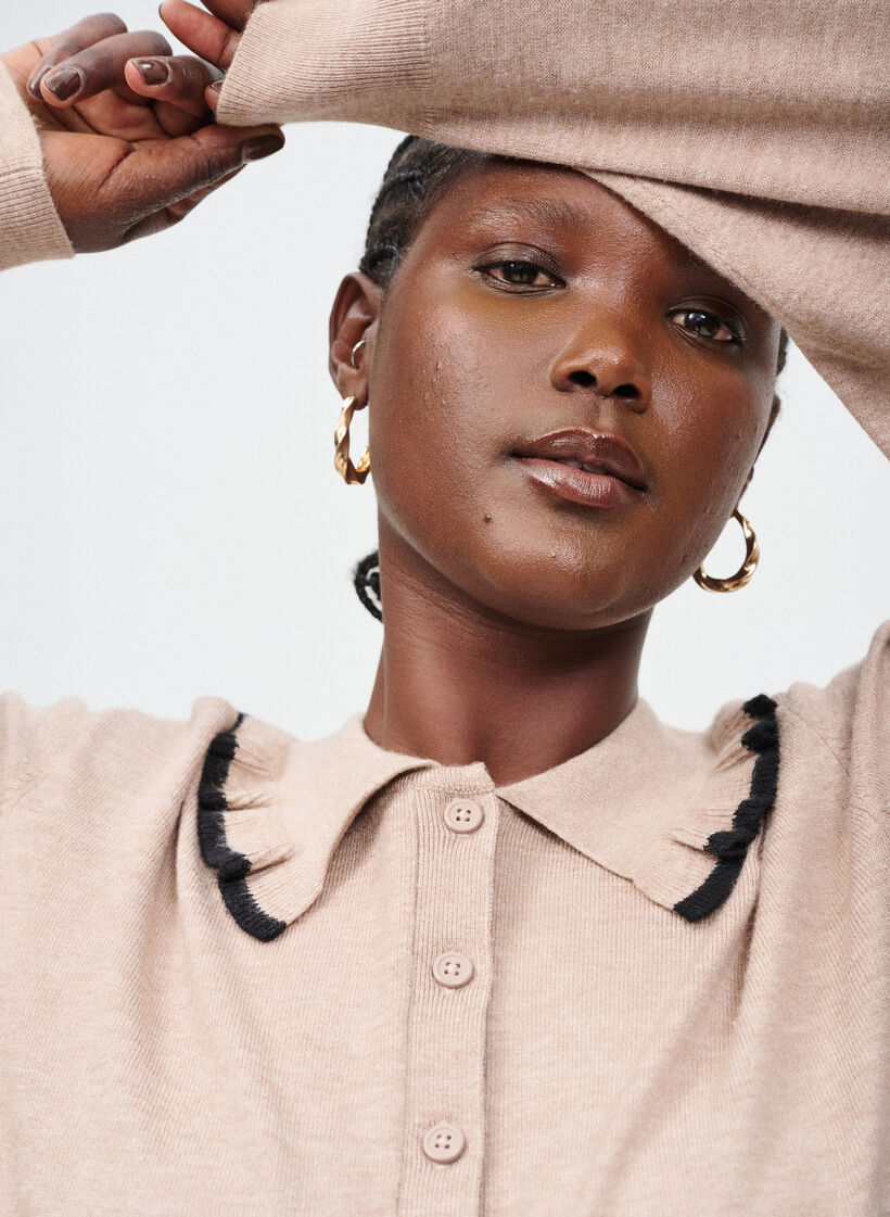 Stickad blus med krage och kontrastvolang, Beige, Image image number 0