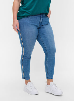 Croppade Sanna jeans med dekorativ rand på sidan, Light blue denim, Model image number 3