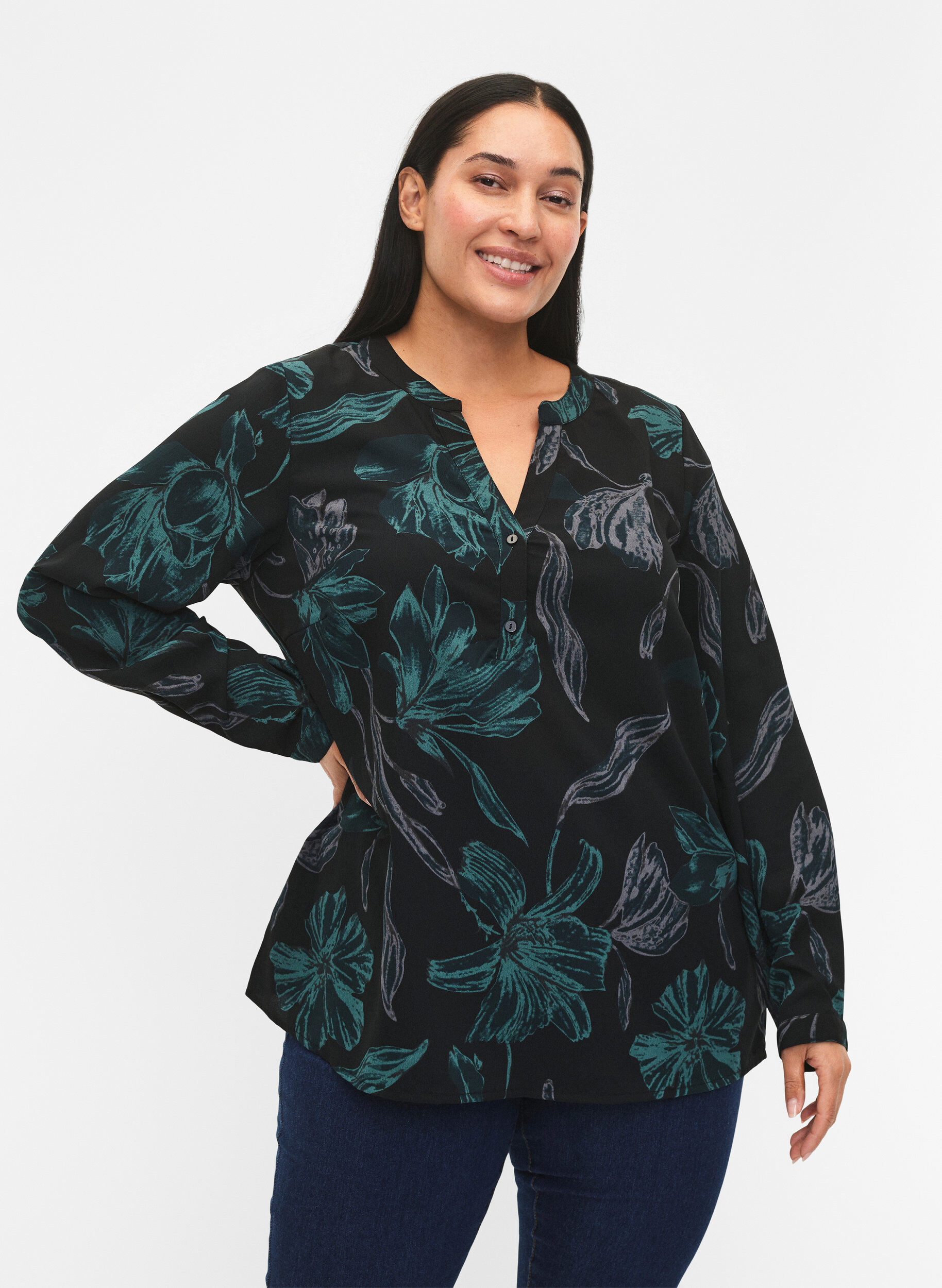 Zizzi FLASH - L&aring;ng&auml;rmad blus med tryck, Black Scarab Flower, Model image number 0