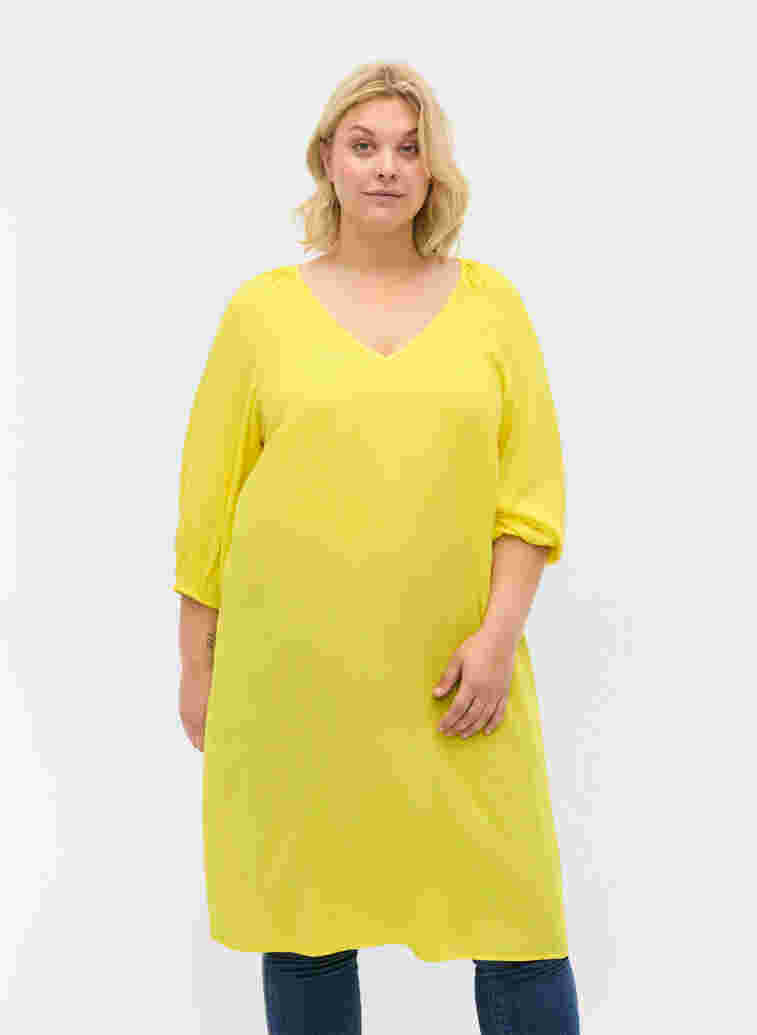 Viskosklänning med v-ringning, Blazing Yellow, Model