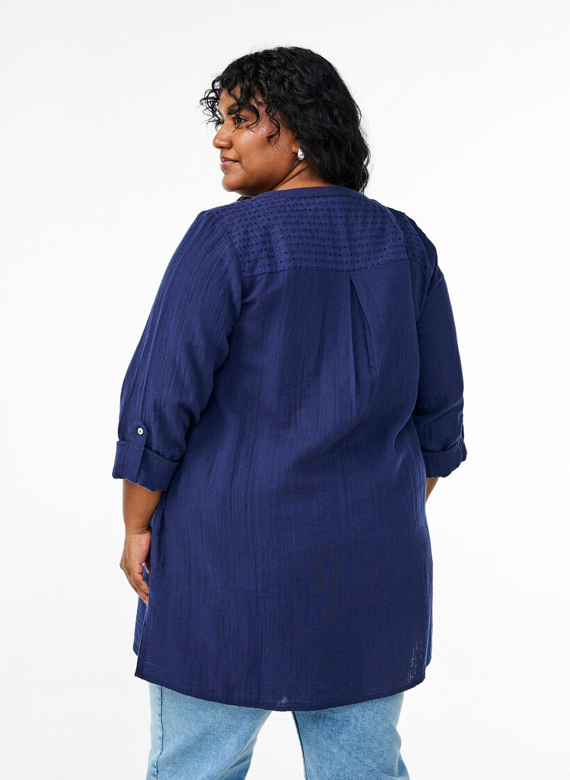 Tunika i bomullsmuslin med broderie anglaise, Bl&aring;, Model image number 2