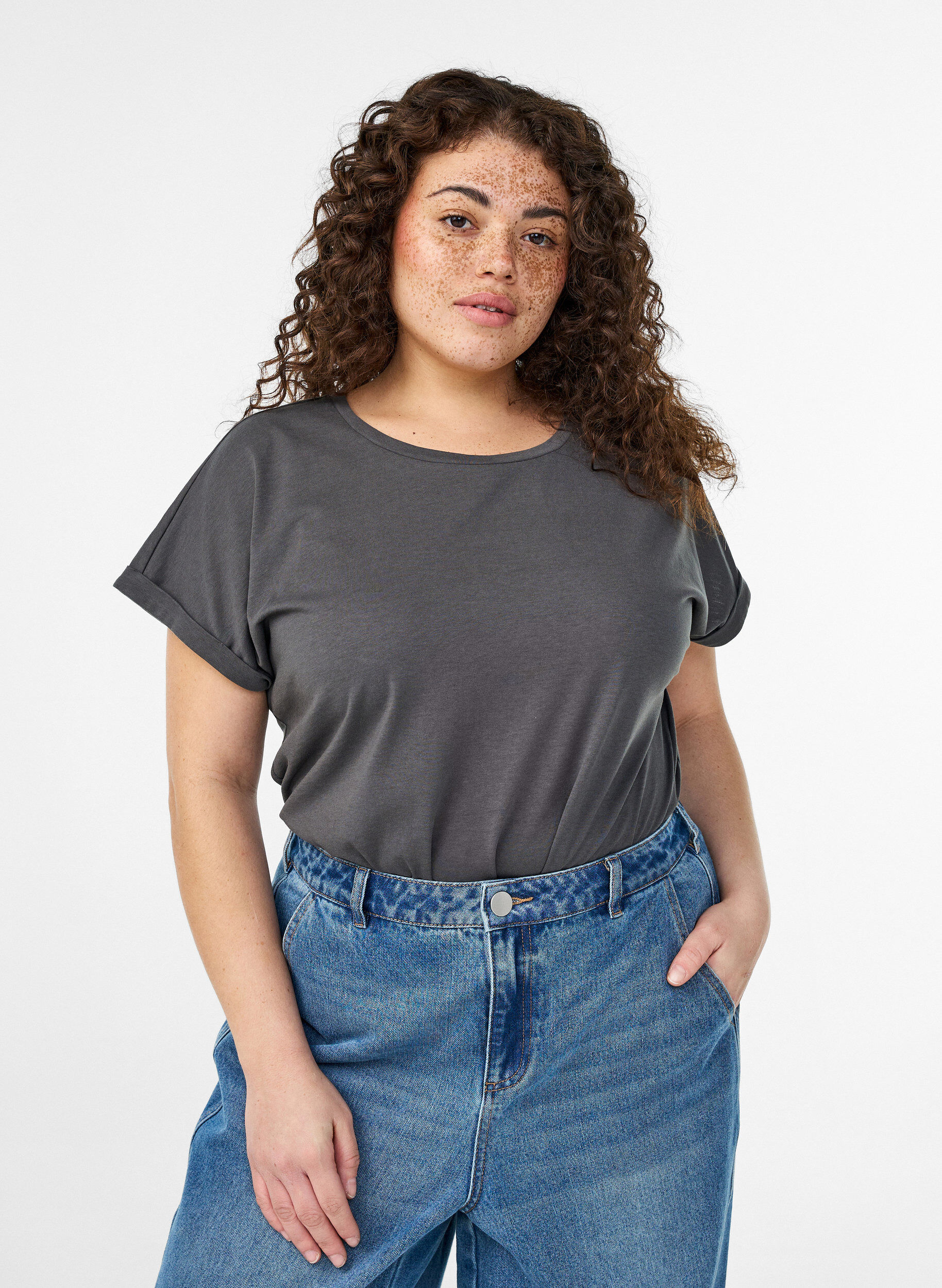 Kort&auml;rmad t-shirt i bomullsmix, Gr&aring;, Model