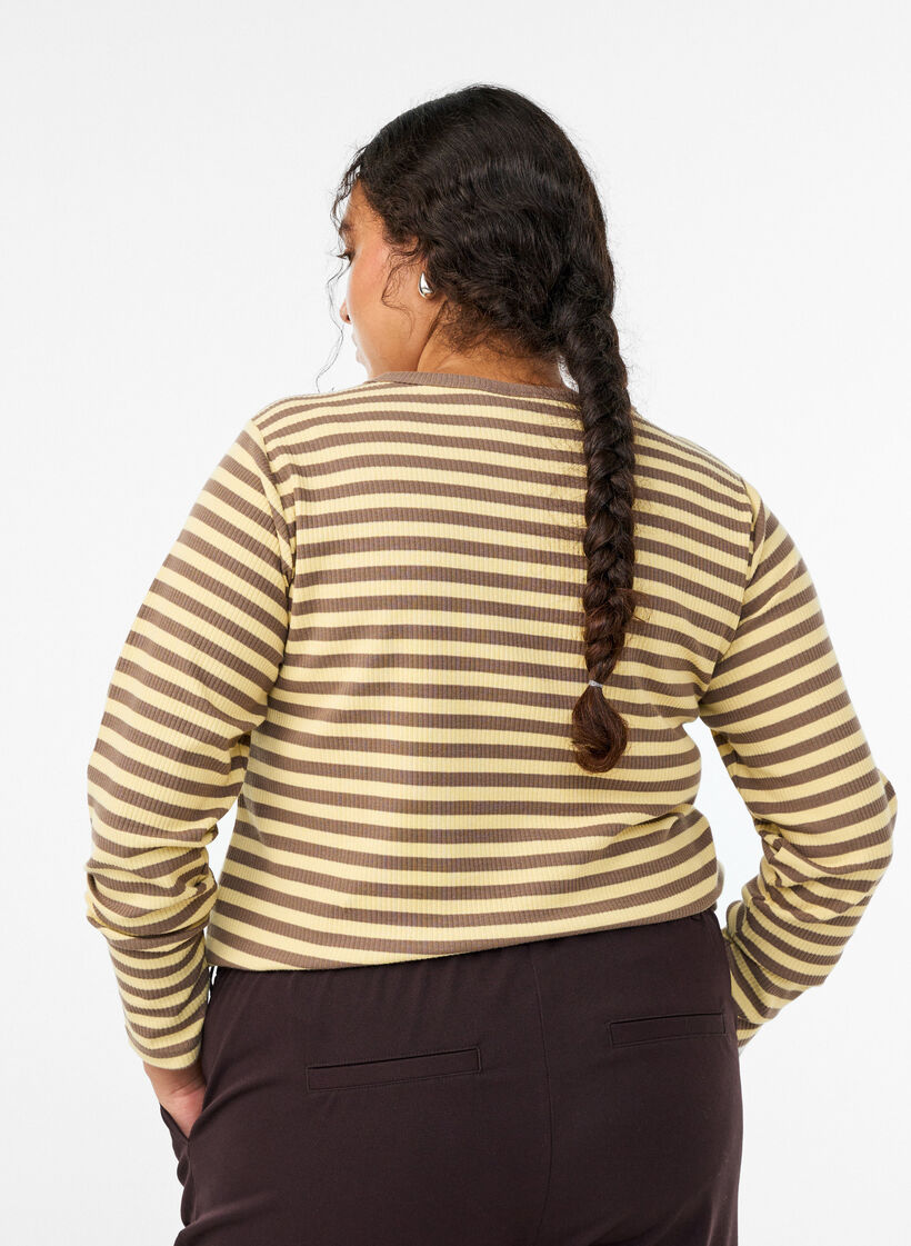 Randig blus med l&aring;nga &auml;rmar, Brun, Model