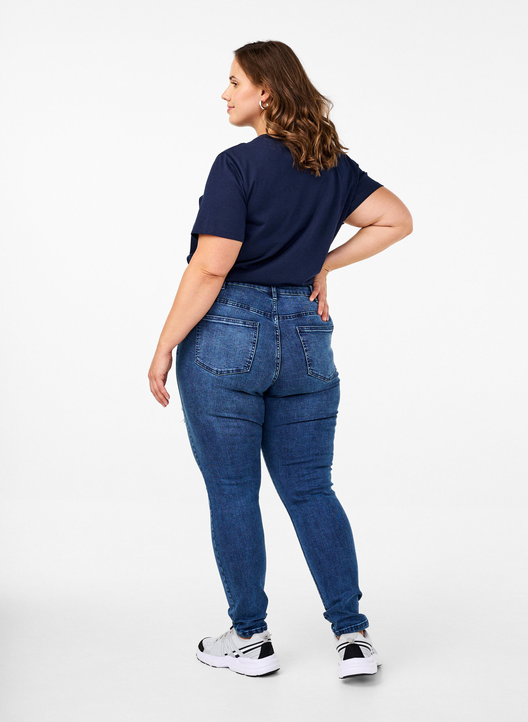 Zizzi Amy jeans i super slim-model med n&ouml;tta detaljer, Blue Denim, Model image number 1