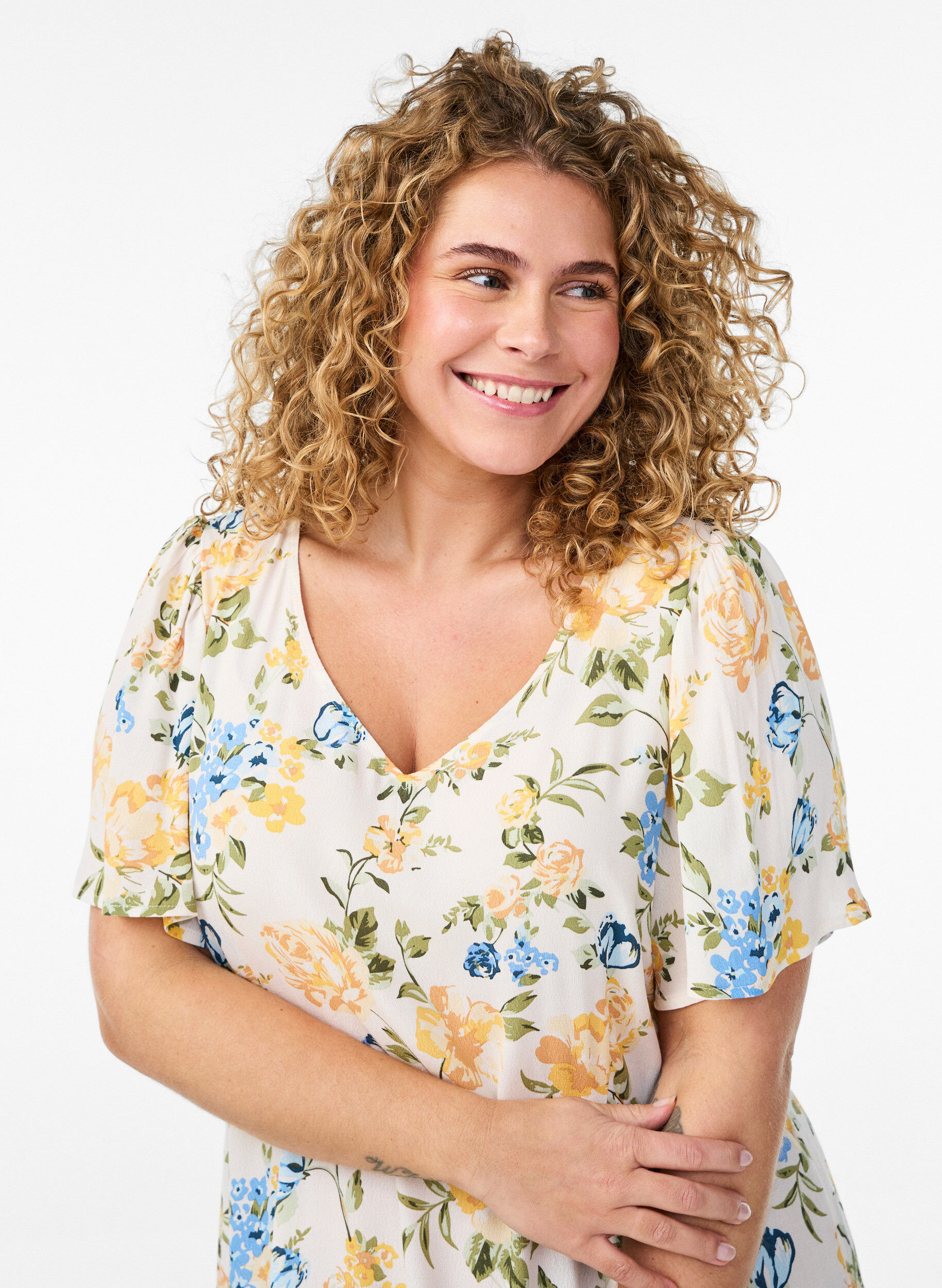 Zizzi Midikl&auml;nning i viskos med blommigt m&ouml;nster, Bl&aring;, Model image number 2