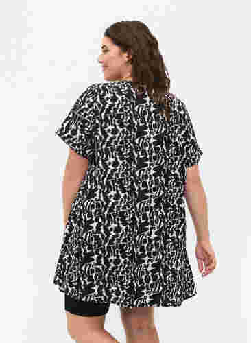 V-ringad tunika med tryck från FLASH, Black White AOP, Model image number 1