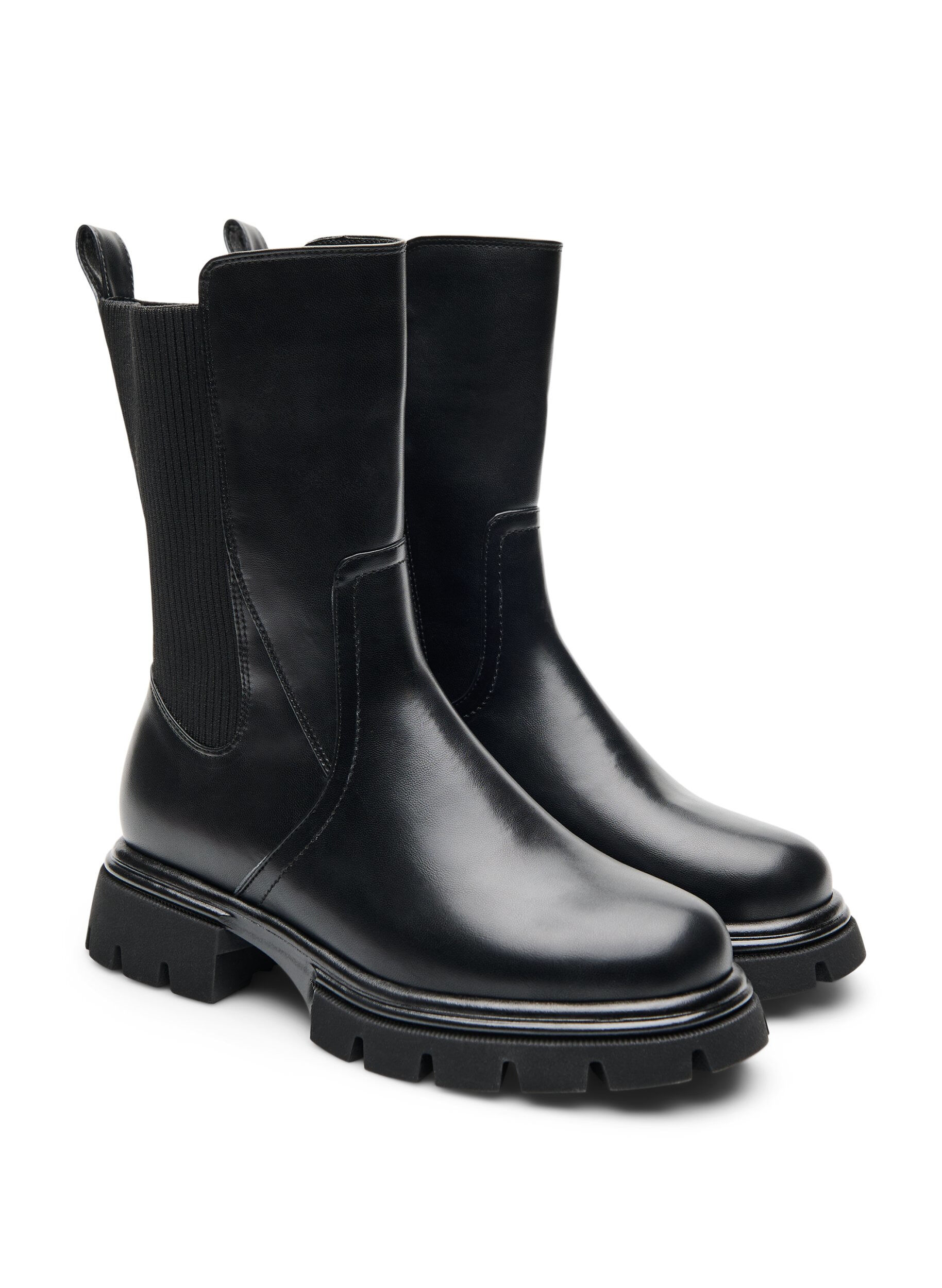 ZizziChelsea boot med kraftig sula och ribbade paneler, Svart, Packshot image number 1