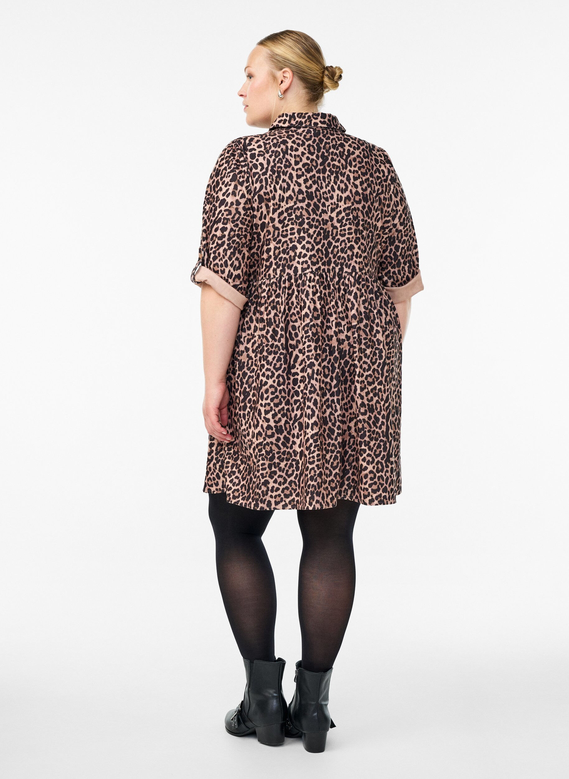 Zizzi Kl&auml;nning i sammet med leopardm&ouml;nster, Brun, Model image number 2