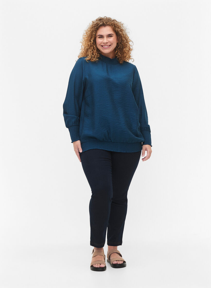 Viskosblus med smock, Reflecting Pond, Model image number 2