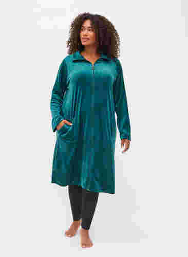 Klänning  i velour med blixtlås och fickor, Ponderosa Pine, Model image number 2