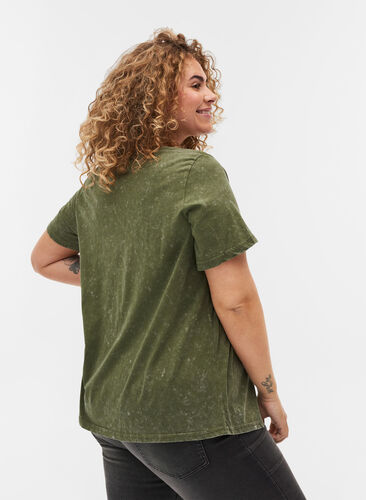 Bomulls-t-shirt med tryck, Ivy Green ACID WASH, Model image number 1