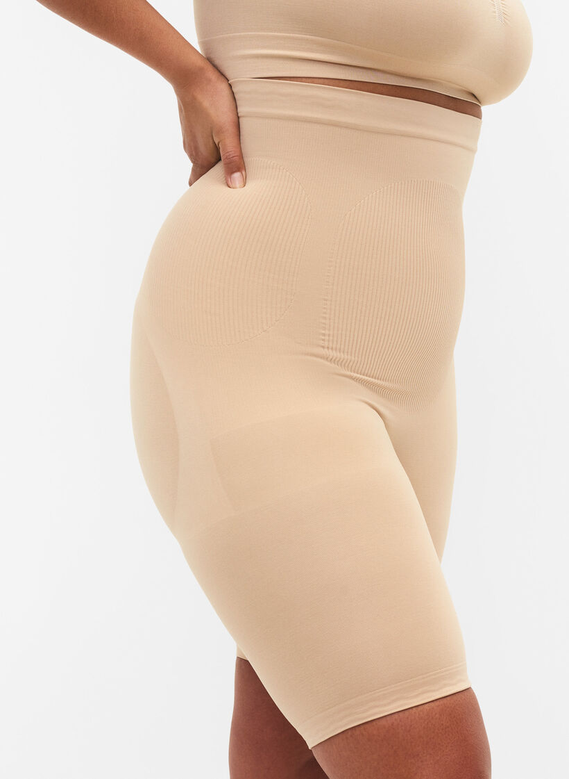 Shapewear shorts med h&ouml;gmidja, Beige, Model