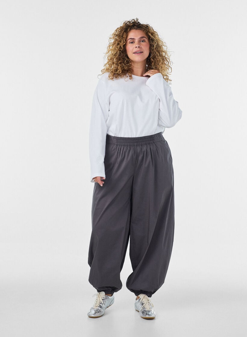 Ballongbyxor med fickor och res&aring;r i midjan, Gr&aring;, Model image number 0