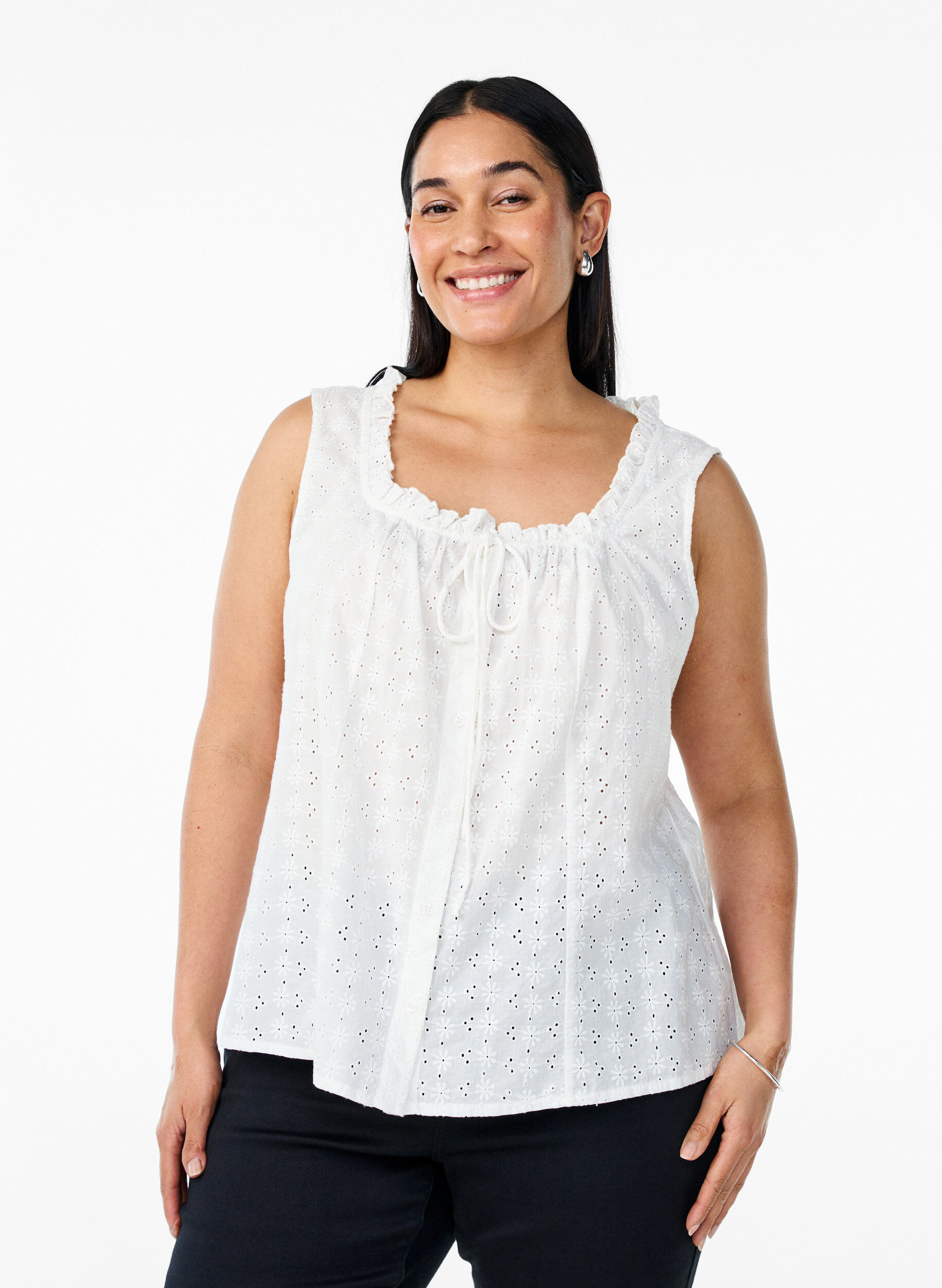 Zizzi&Auml;rml&ouml;s blus med broderie anglaise och volanger, Vanilla, Model image number 0
