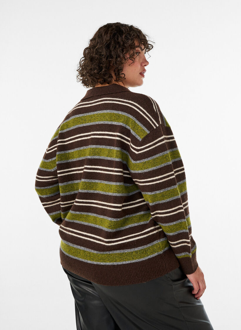 Stickad blus med r&auml;nder och polokrage, Brun, Model