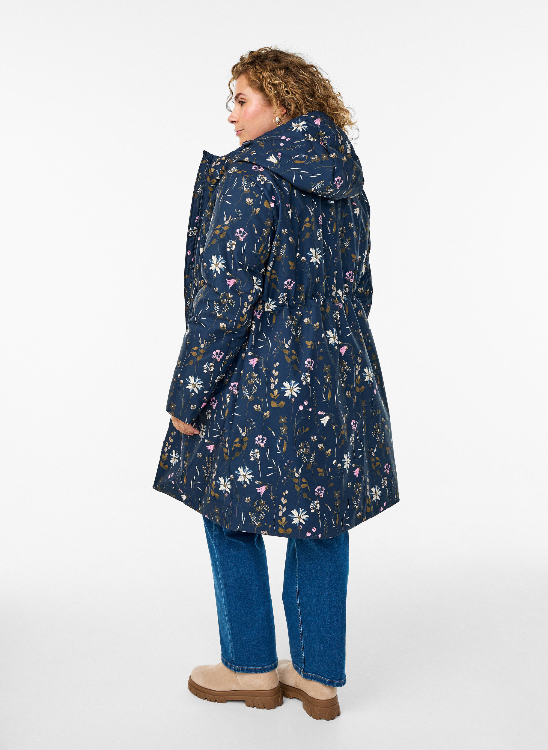 ZizziVadderad vinterjacka med blommigt m&ouml;nster, Bl&aring;, Model image number 2
